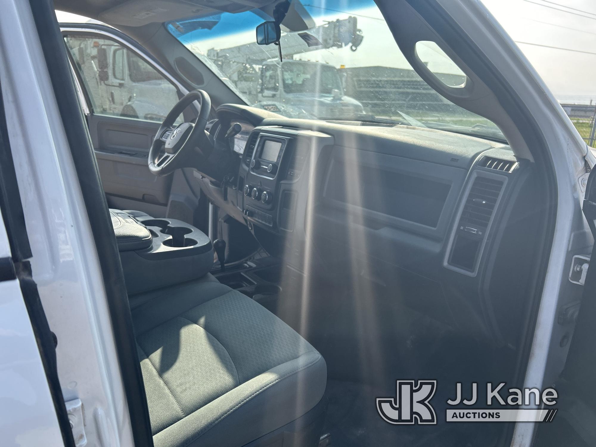 (Waxahachie, TX) 2018 Dodge RAM 2500 4x4 Crew-Cab Pickup Truck Runs & Moves, Jump To Start) (Tire Pr