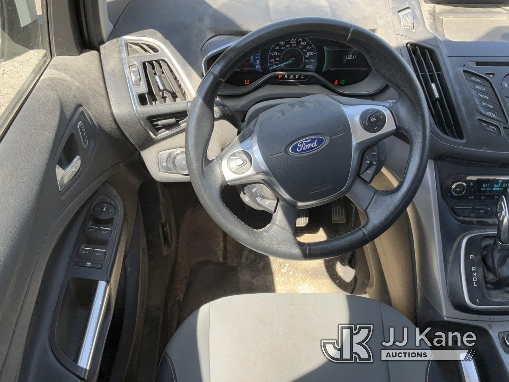 (South Beloit, IL) 2013 Ford C-Max Hybrid 4-Door Hybrid Sedan Runs & Moves) (Rust Damage, Paint Dama