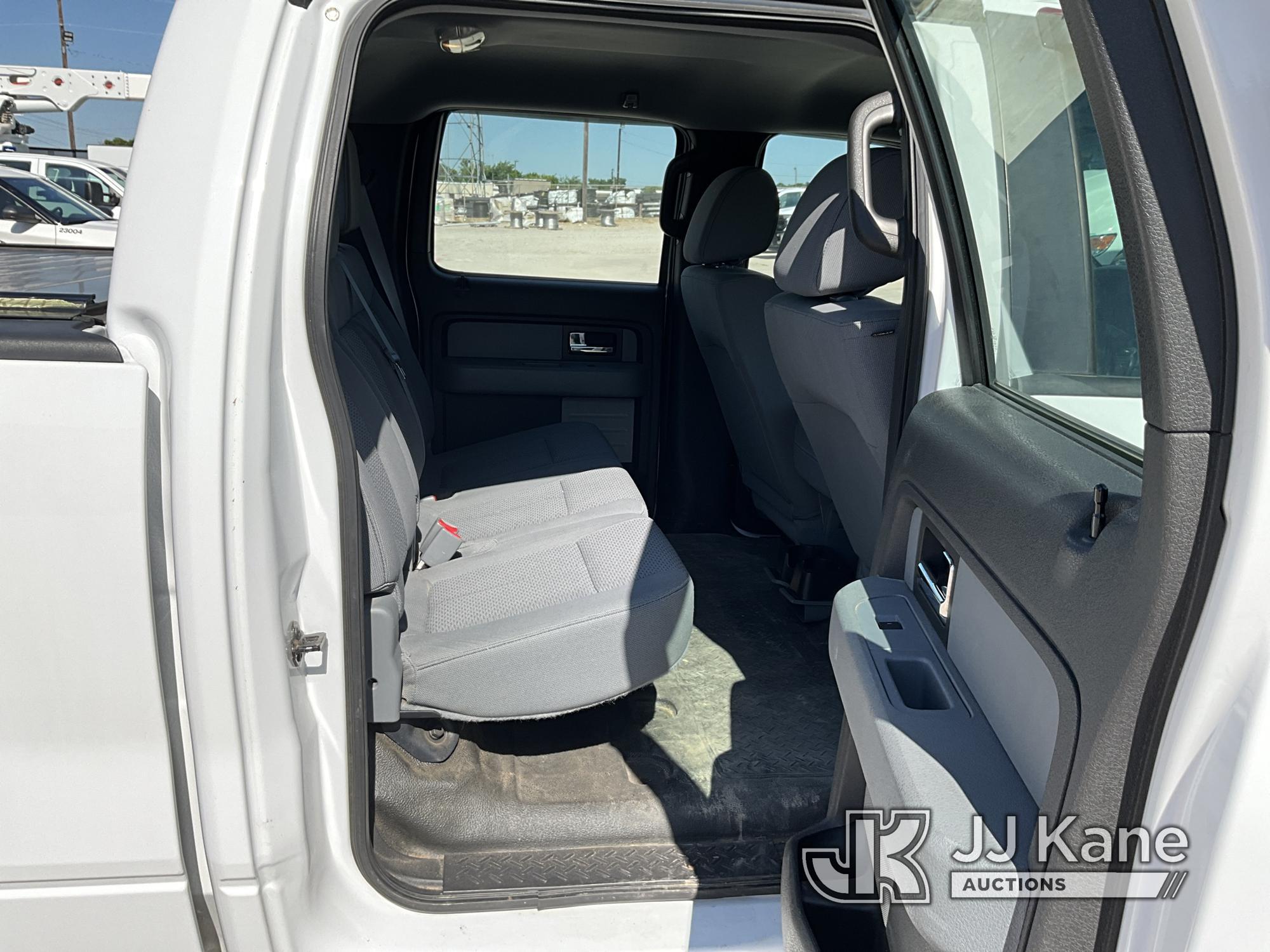 (Azle, TX) 2014 Ford F150 Crew-Cab Pickup Truck Runs & Moves) (Paint Damage, Windshield Chipped, Coo