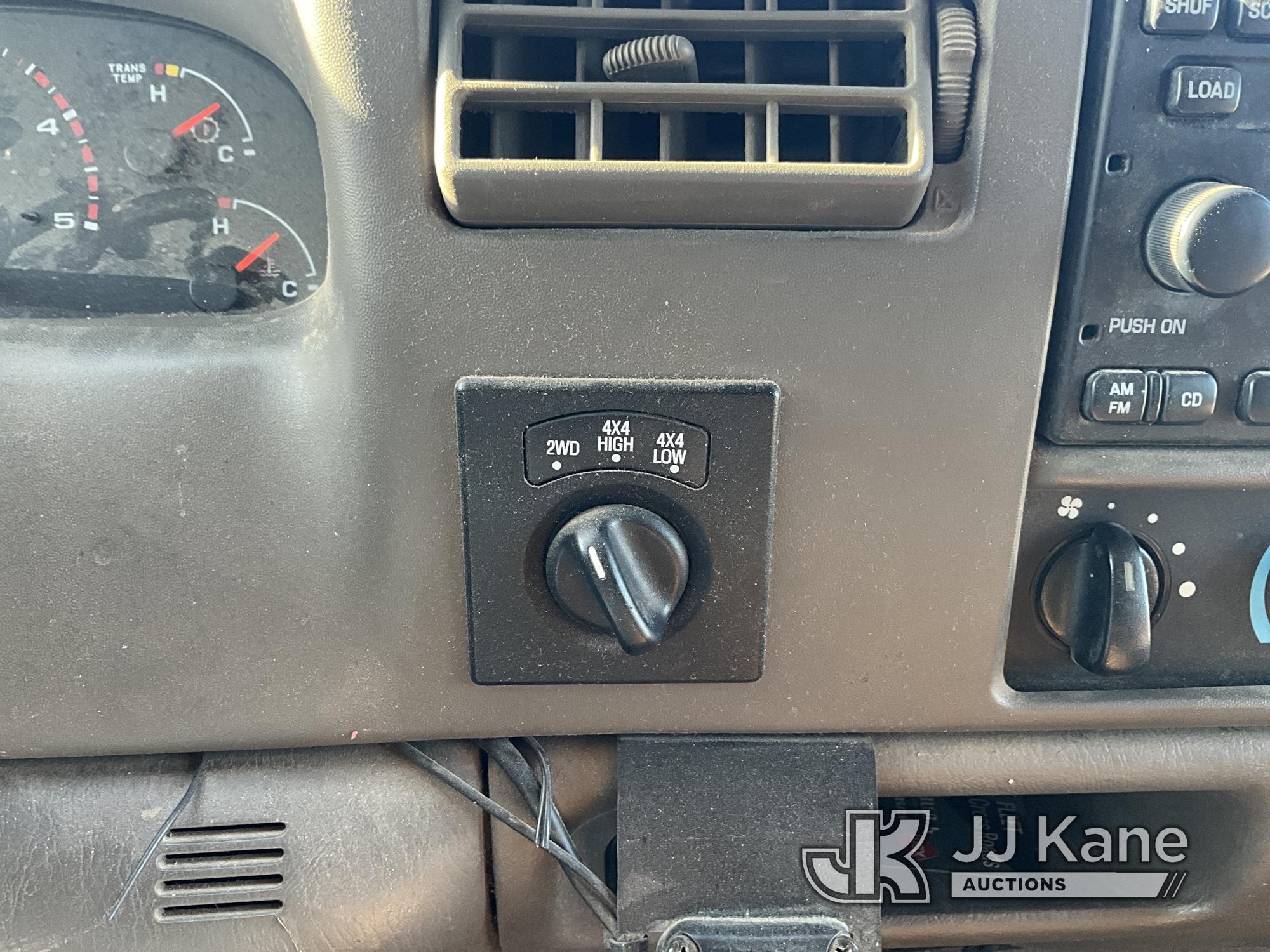 (San Angelo, TX) 2002 Ford F250 4x4 Crew-Cab Pickup Truck Runs and Moves) (Chipped Windshield