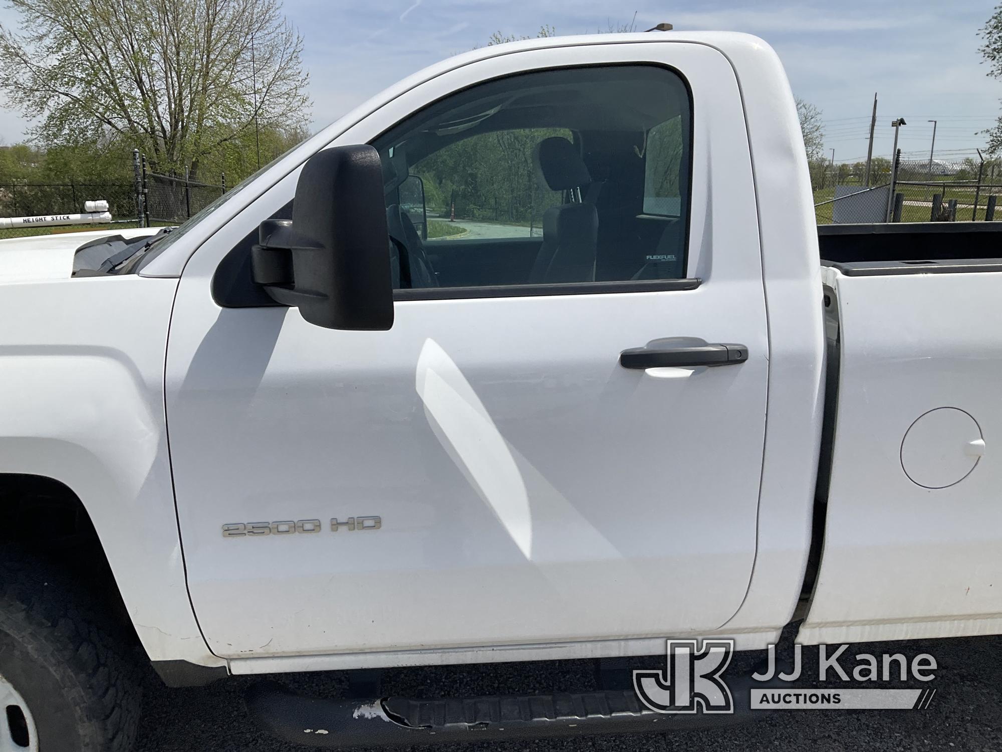(Kansas City, MO) 2015 Chevrolet Silverado 2500HD Pickup Truck Runs & Moves) (Dents On Cab & Bed