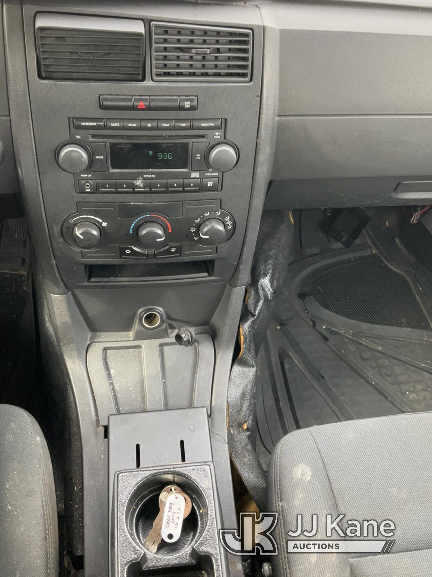(South Beloit, IL) 2006 Dodge Charger 4-Door Sedan Runs & Moves) (Unable to Open Rear Passenger Door