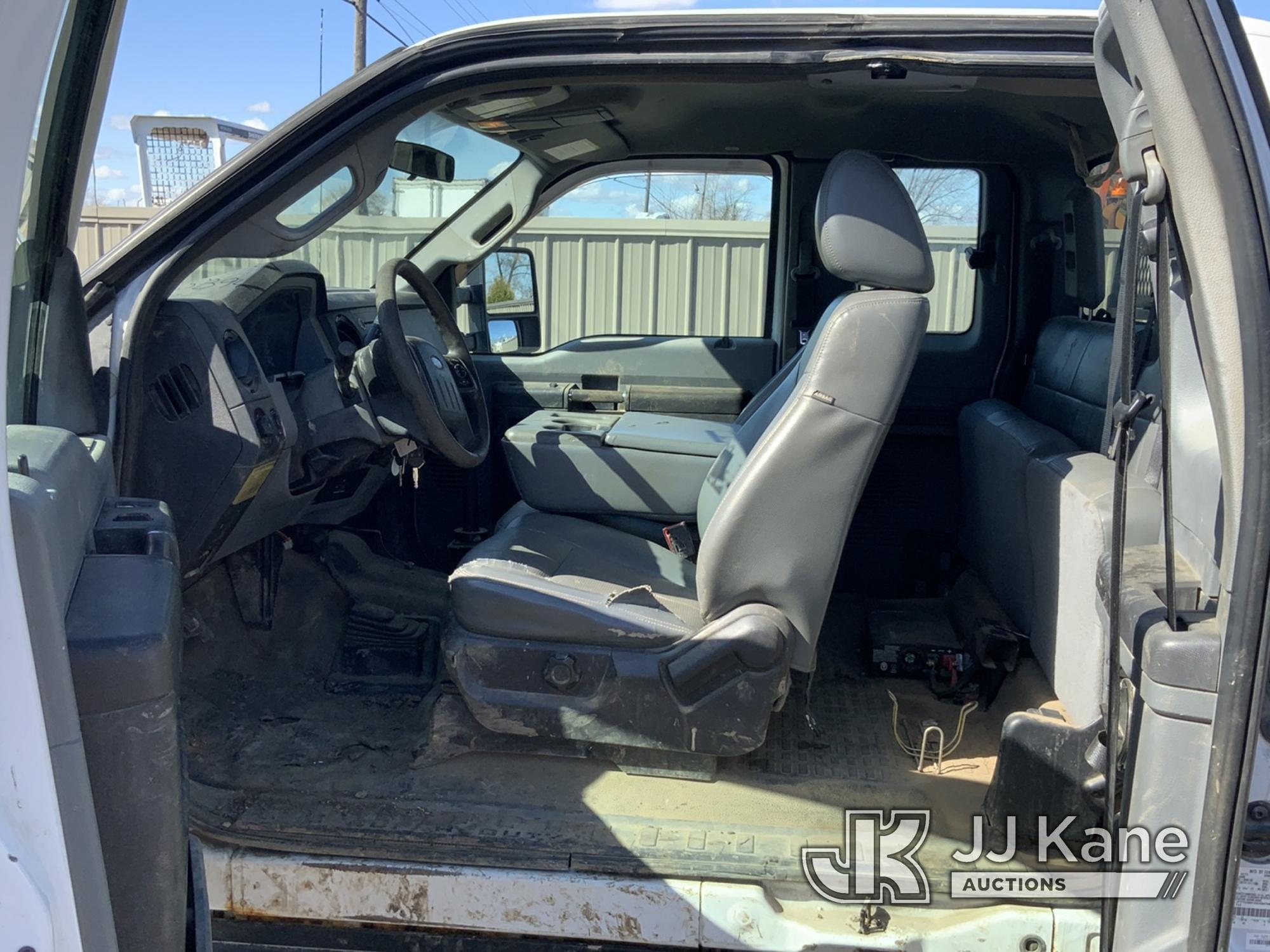 (South Beloit, IL) 2013 Ford F250 4x4 Extended-Cab Pickup Truck Runs & Moves) (Body Damage, Rust Dam