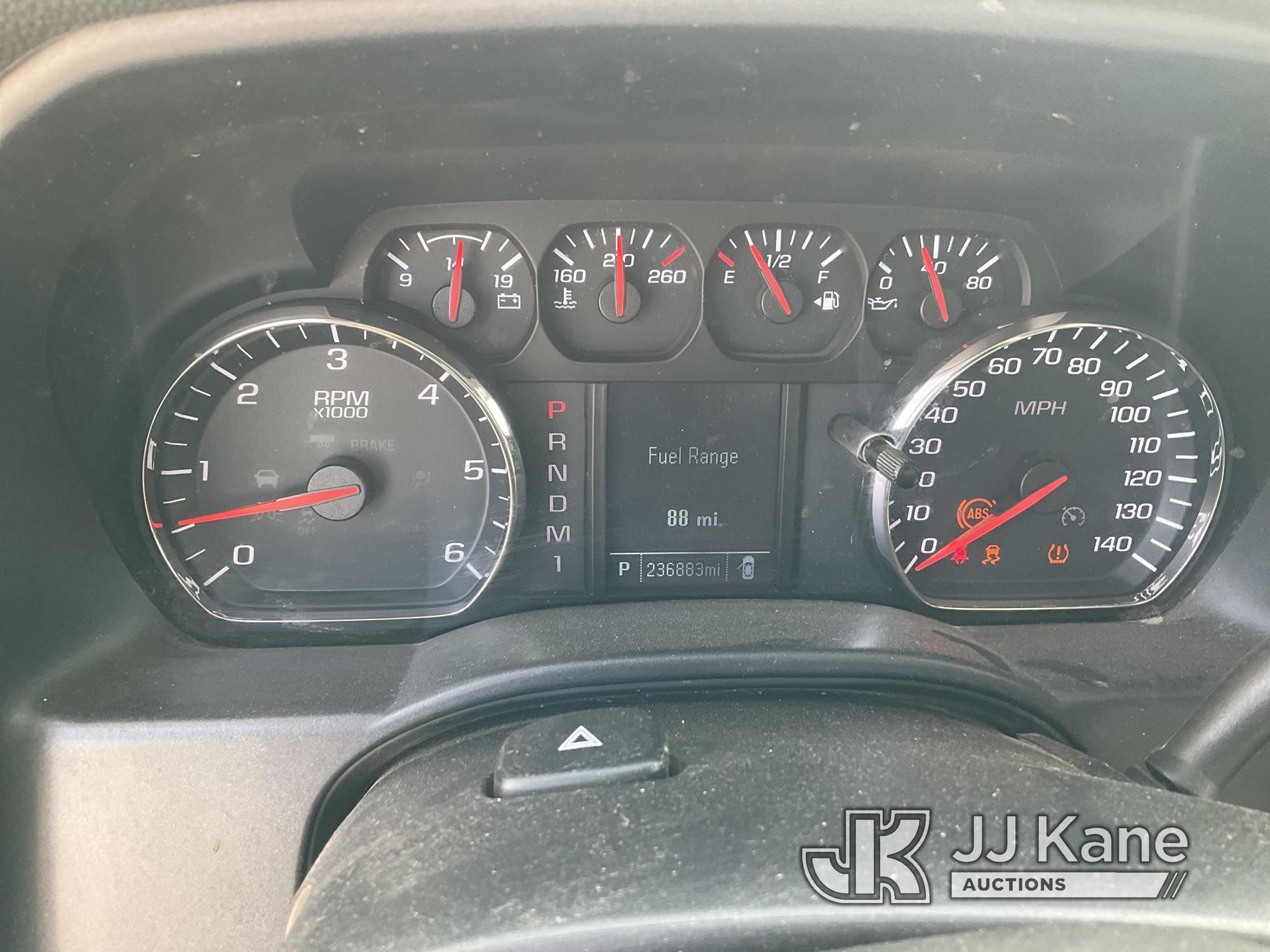 (Kansas City, MO) 2015 Chevrolet Silverado 2500HD 4x4 Pickup Truck Runs & Moves) ABS, Traction Contr