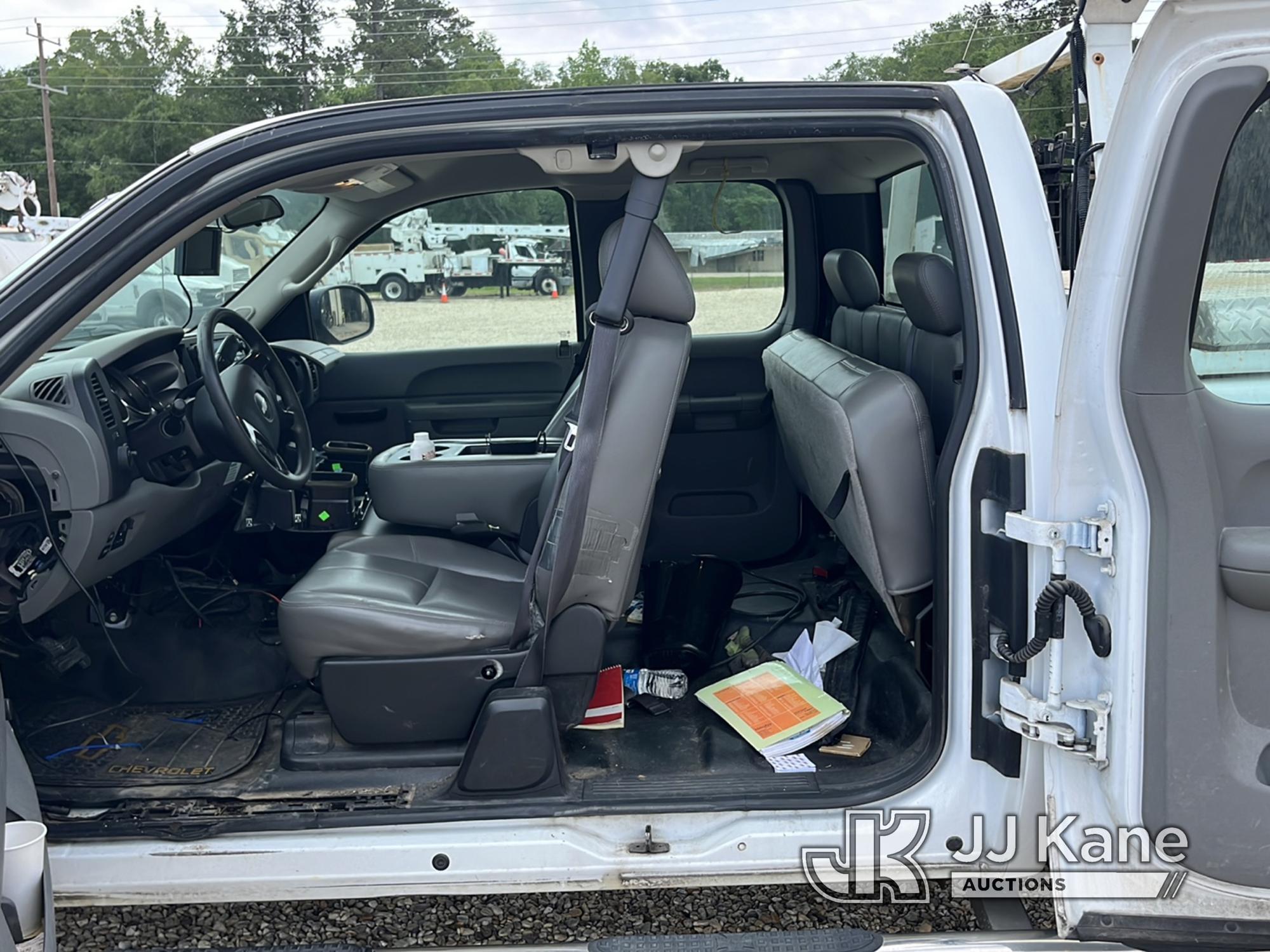 (Robert, LA) 2013 Chevrolet Silverado 2500HD Extended-Cab Pickup Truck Runs & Moves) (Jump to Start)