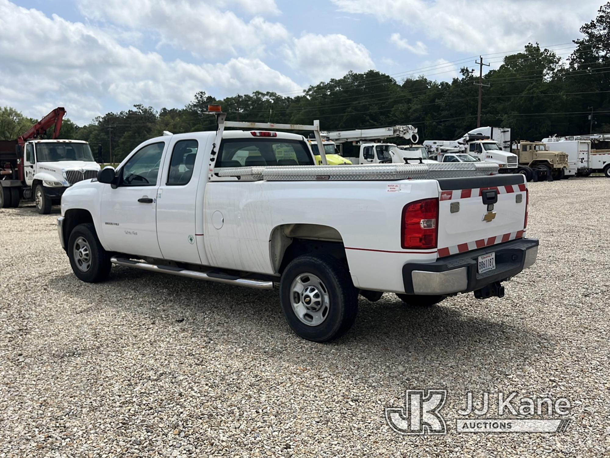 (Robert, LA) 2013 Chevrolet Silverado 2500HD Extended-Cab Pickup Truck Runs & Moves) (Jump to Start)