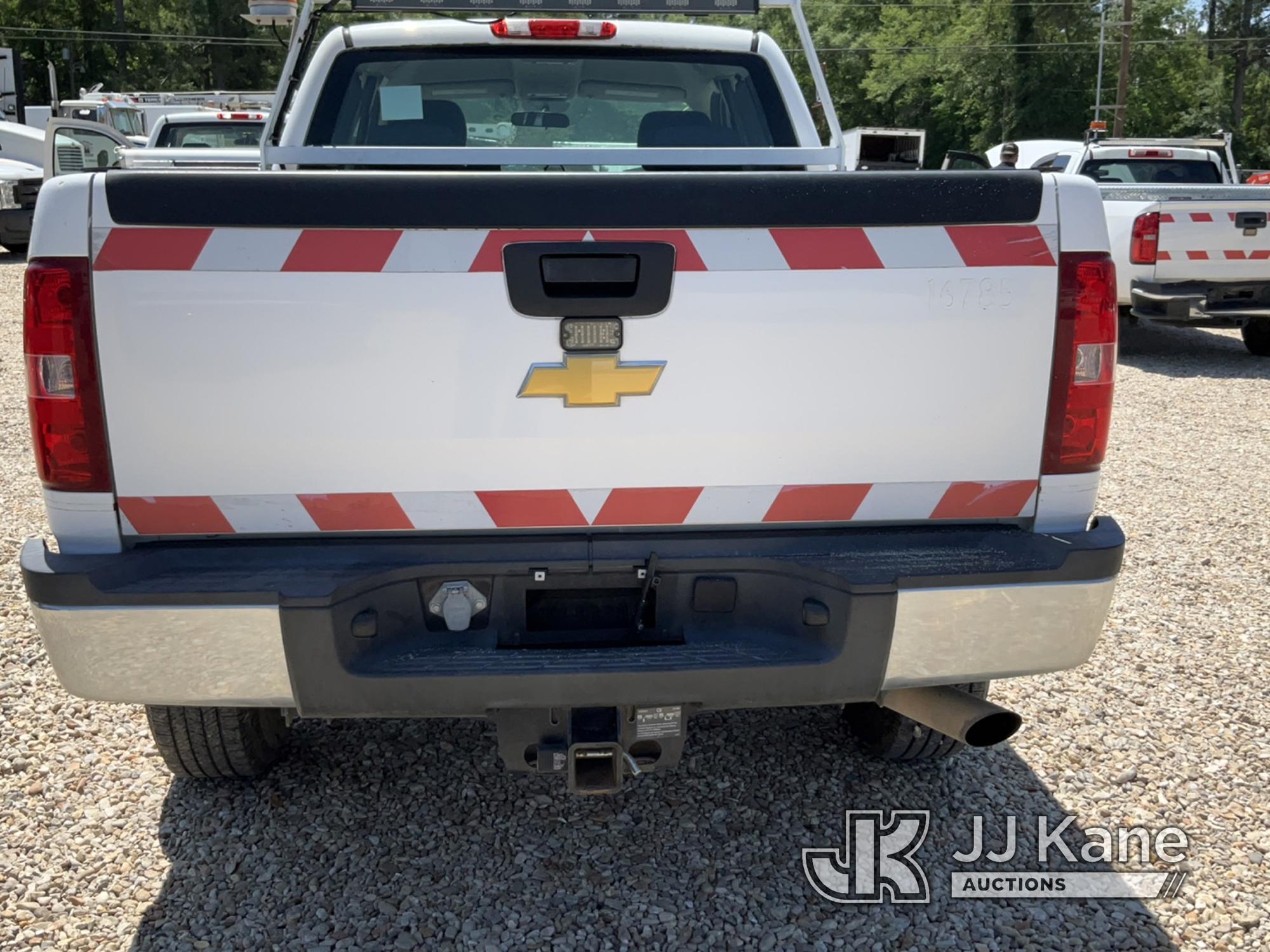 (Robert, LA) 2013 Chevrolet Silverado 2500HD Extended-Cab Pickup Truck Runs & Moves) (Paint Damage,