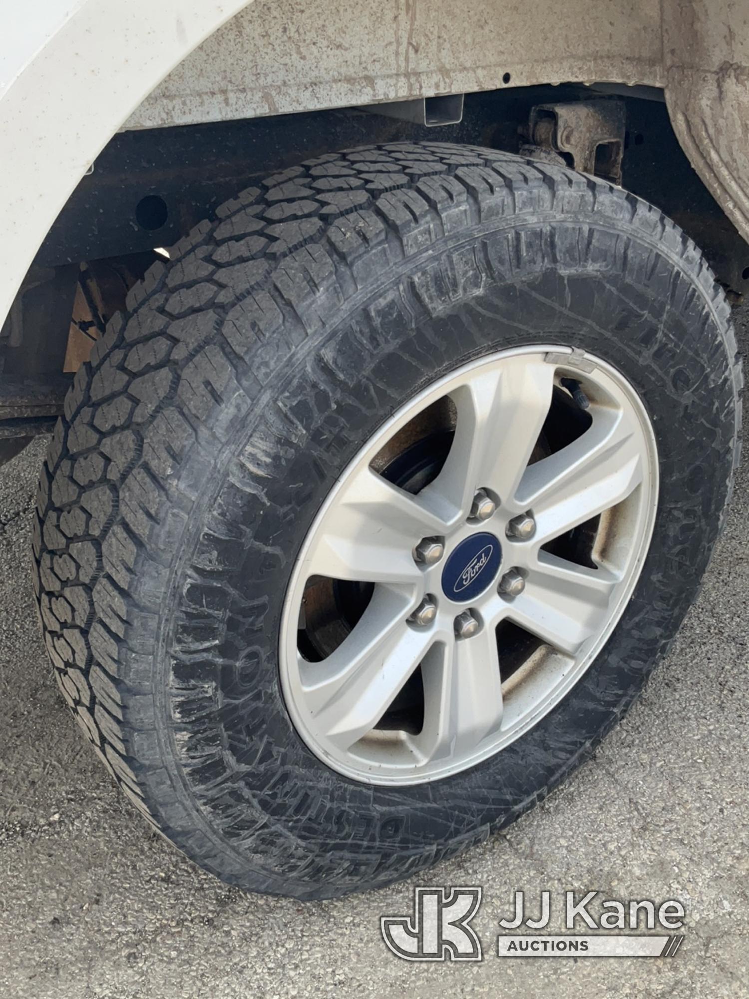 (South Beloit, IL) 2015 Ford F150 Extended-Cab Pickup Truck Runs, Moves, Front Bumper Damage