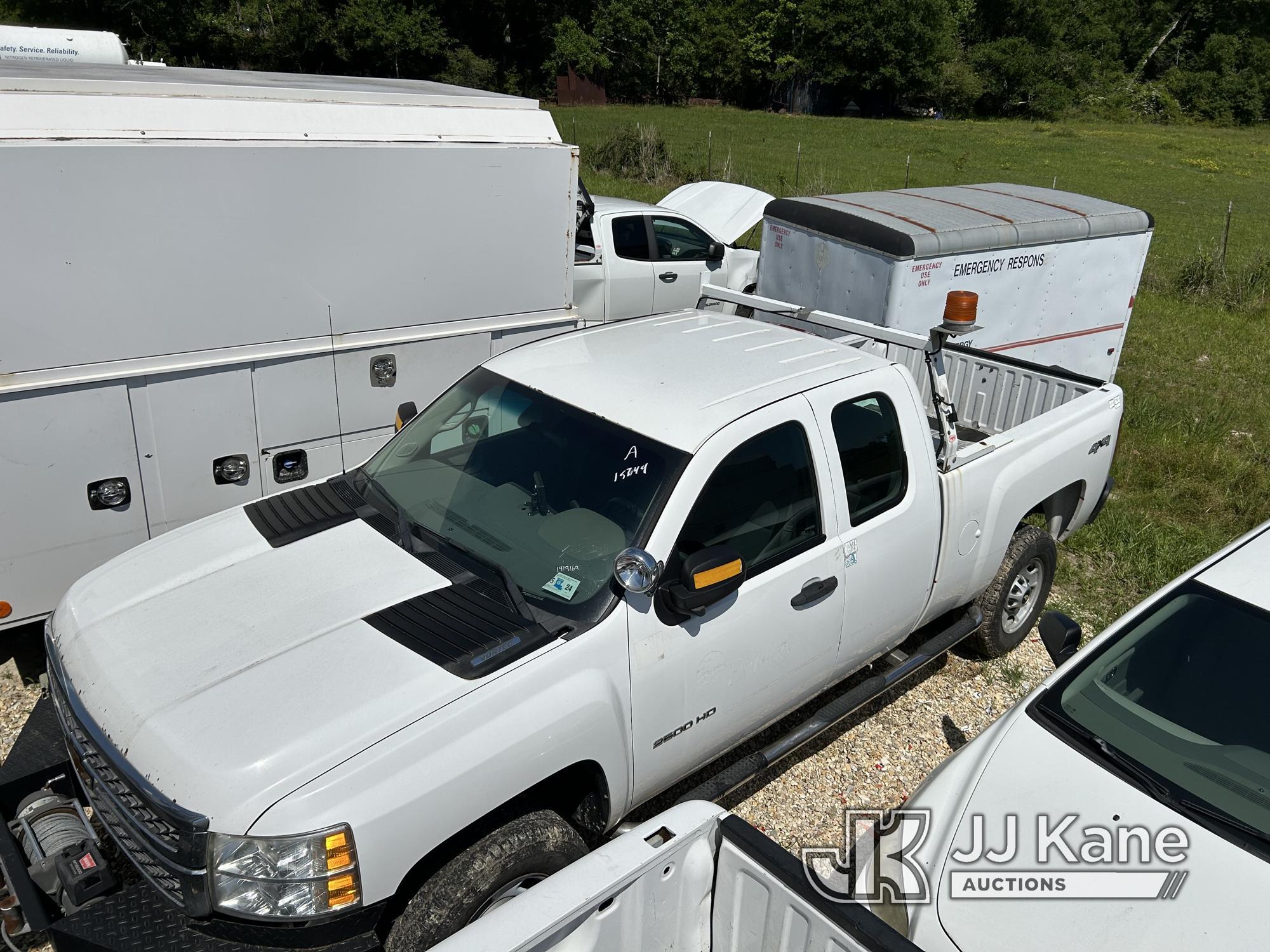 (Robert, LA) 2013 Chevrolet Silverado 2500HD 4x4 Extended-Cab Pickup Truck Runs & Moves) (Paint Dama