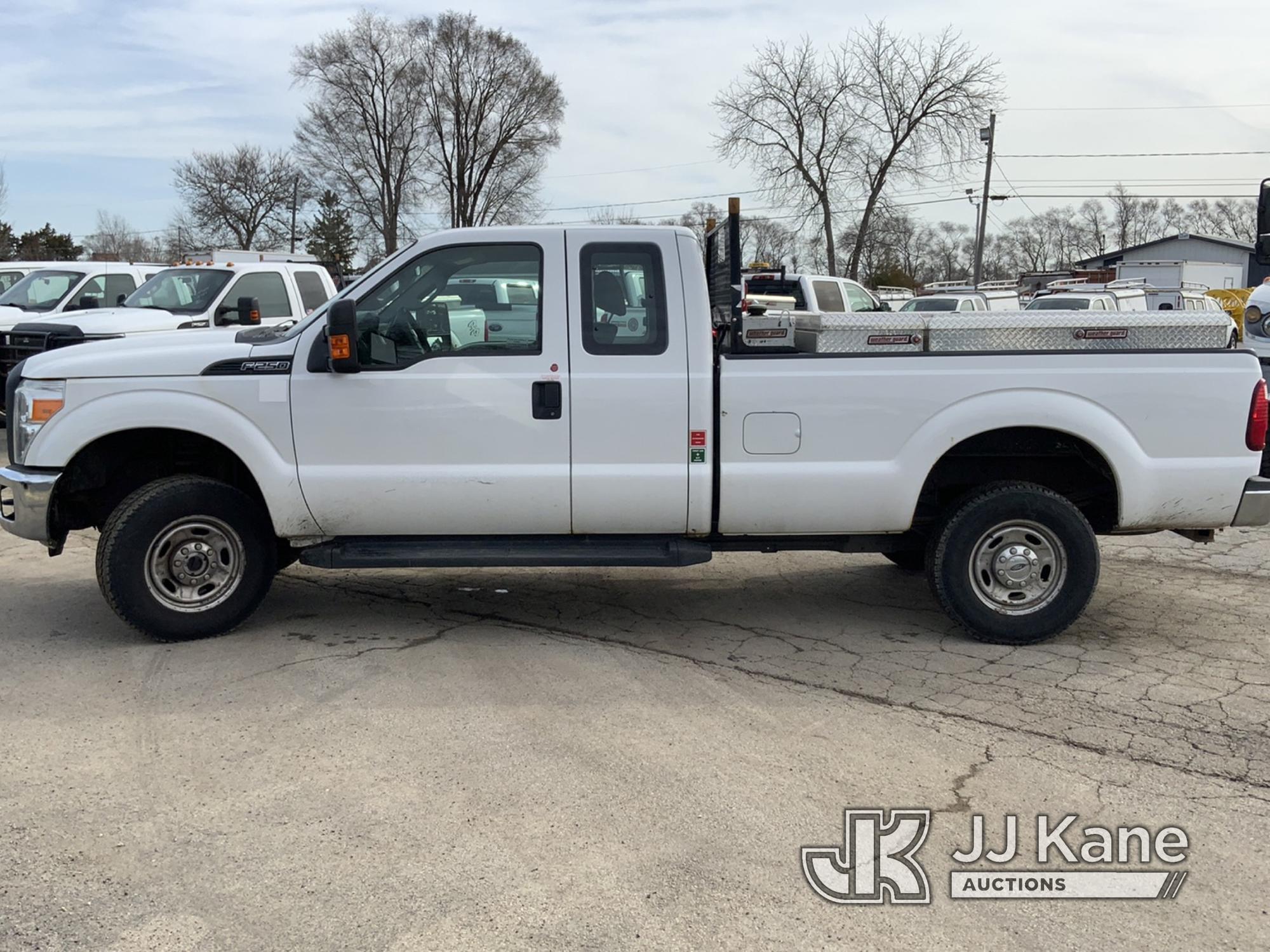 (South Beloit, IL) 2015 Ford F250 4x4 Extended-Cab Pickup Truck Runs & Moves) (Check Engine Light On