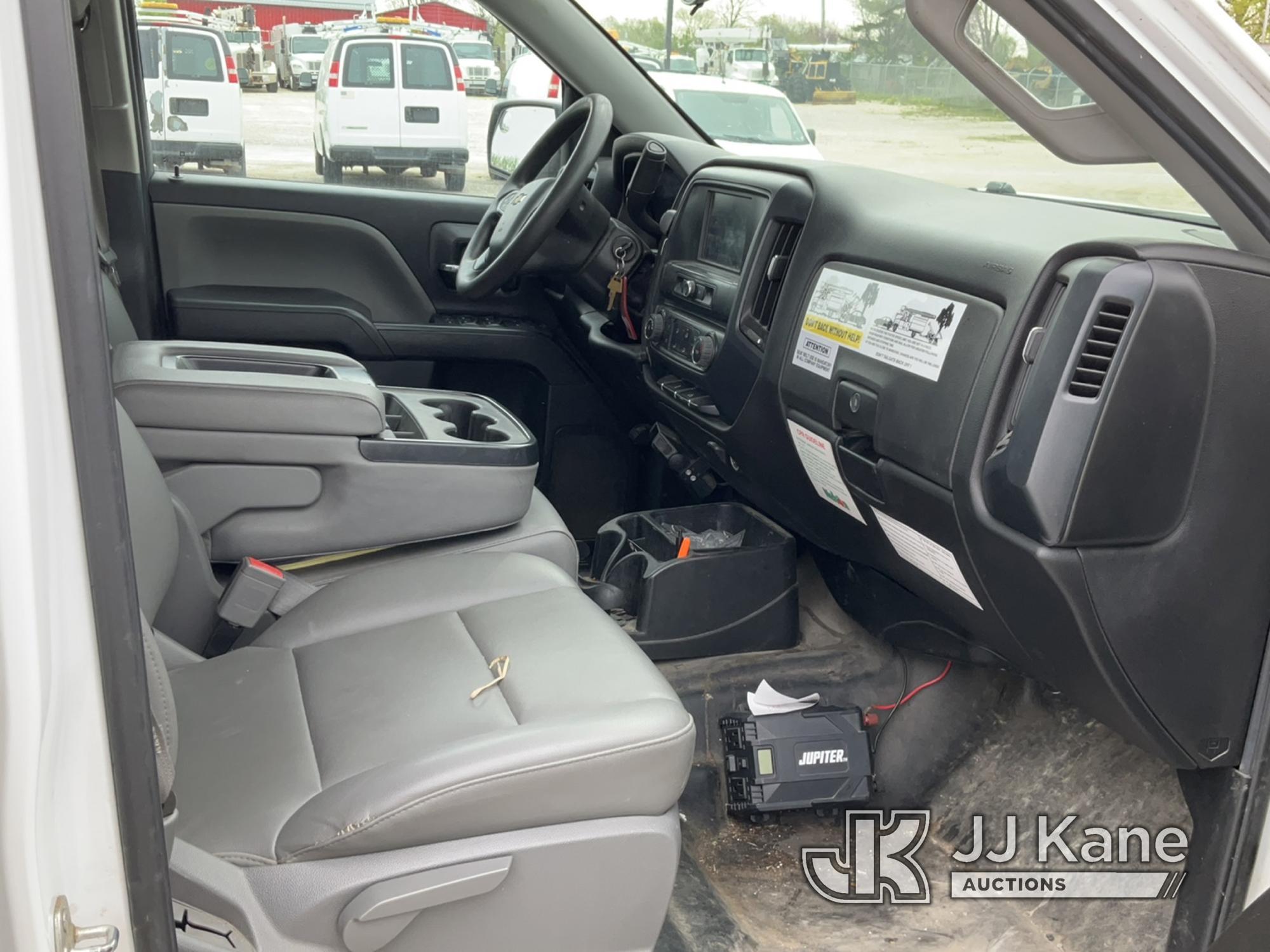 (Hawk Point, MO) 2016 Chevrolet Silverado 1500 4x4 Extended-Cab Pickup Truck Runs & Moves)(Check Eng