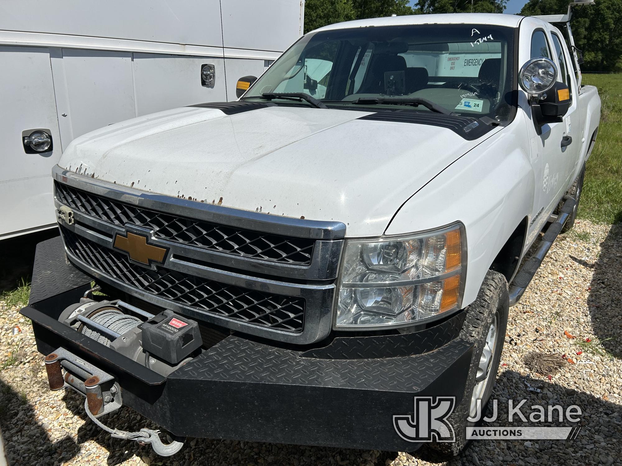 (Robert, LA) 2013 Chevrolet Silverado 2500HD 4x4 Extended-Cab Pickup Truck Runs & Moves) (Paint Dama