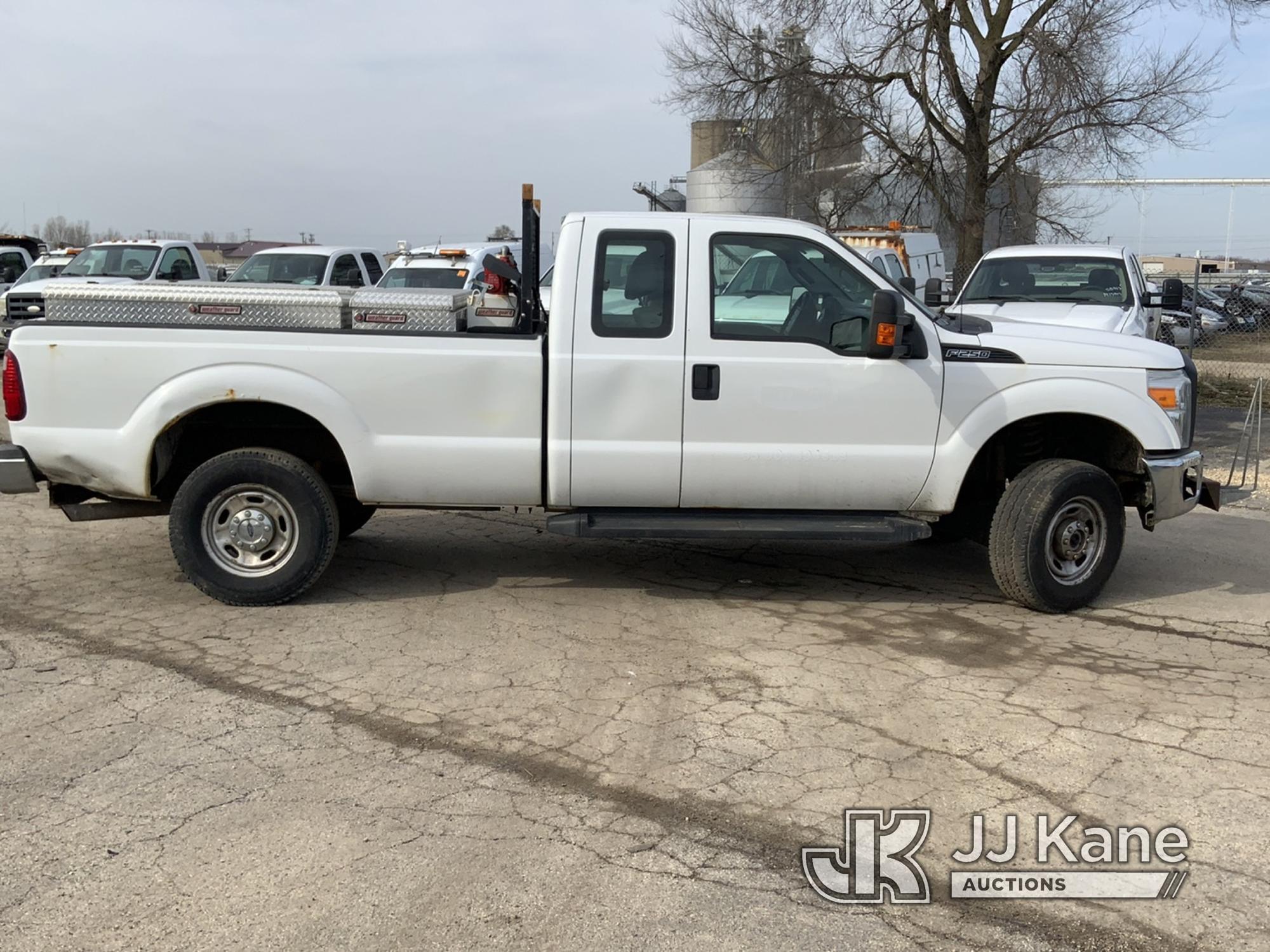 (South Beloit, IL) 2015 Ford F250 4x4 Extended-Cab Pickup Truck Runs & Moves) (Check Engine Light On