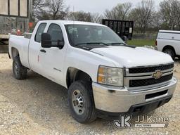 (Hawk Point, MO) 2011 Chevrolet Silverado 2500 Extended-Cab Pickup Truck Runs & Moves) (Paint damage