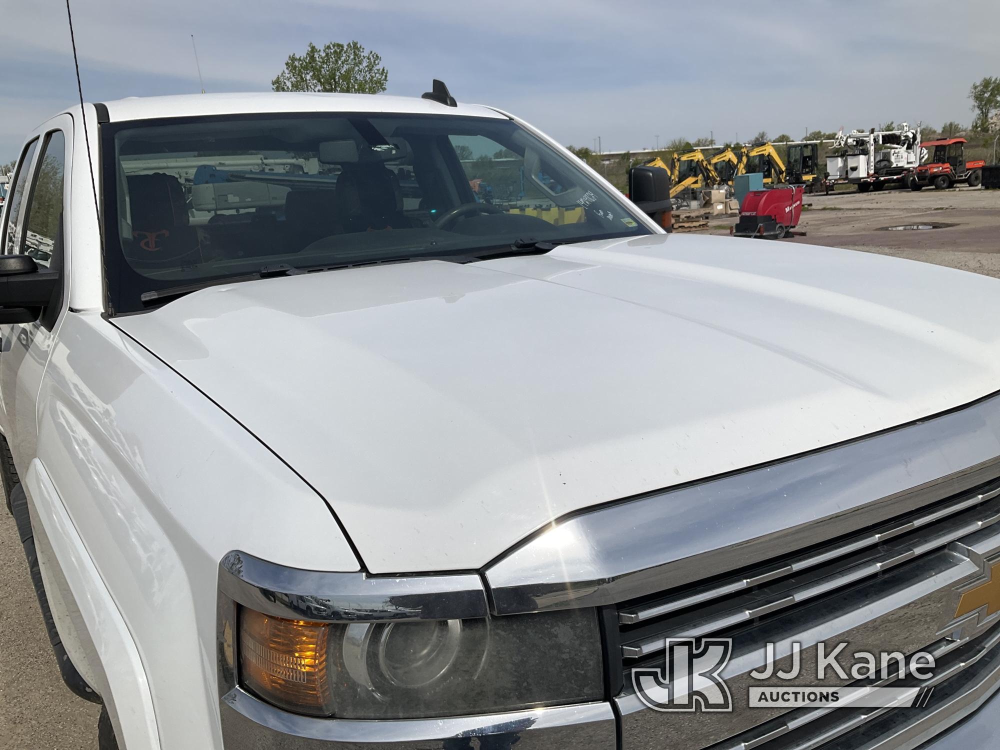 (Kansas City, MO) 2015 Chevrolet Silverado 2500HD 4x4 Pickup Truck Runs & Moves) ABS, Traction Contr