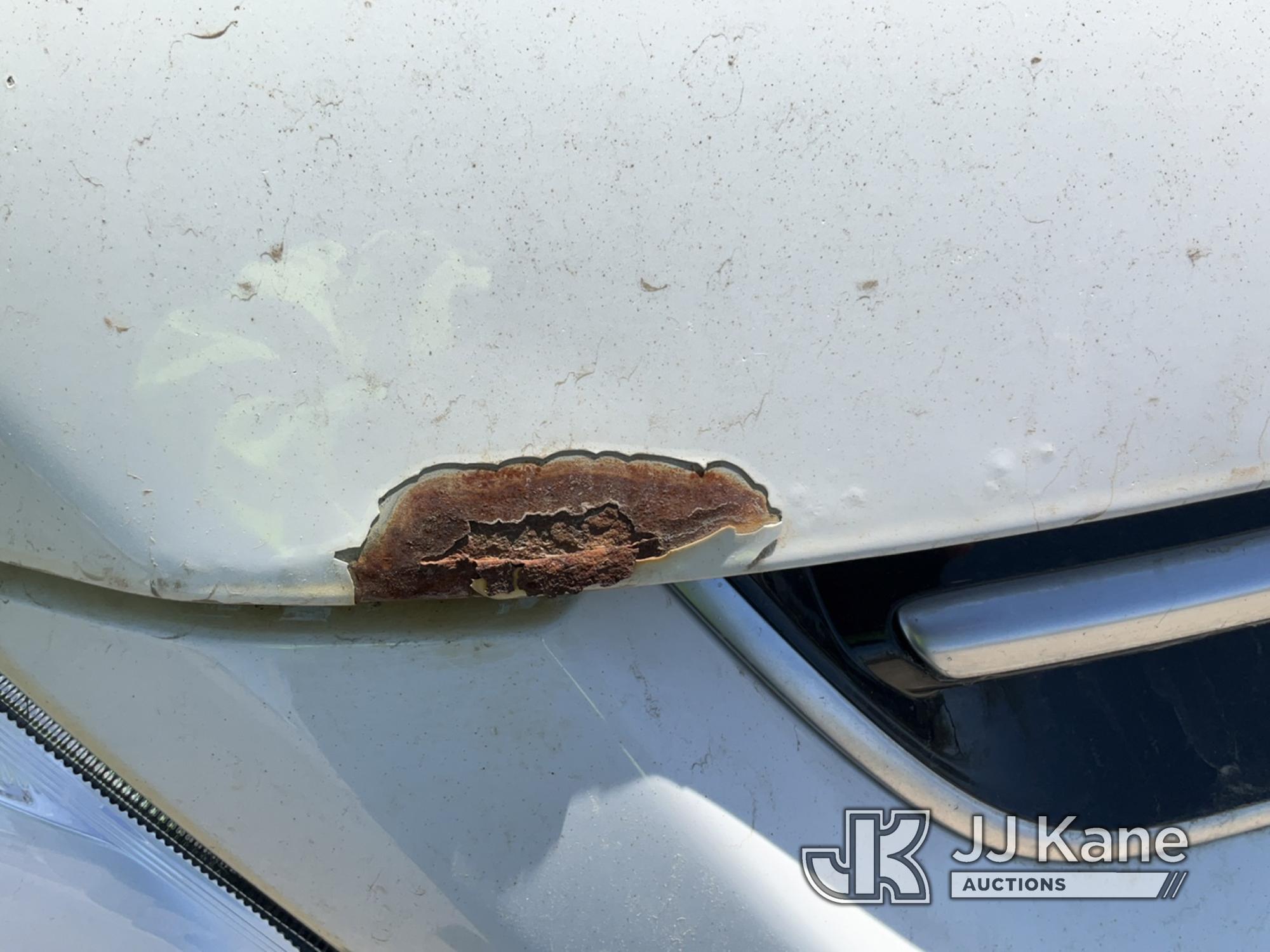 (South Beloit, IL) 2013 Ford C-Max Hybrid 4-Door Hybrid Sedan Runs & Moves) (Rust Damage, Paint Dama