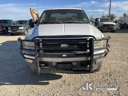 (San Angelo, TX) 2002 Ford F250 4x4 Crew-Cab Pickup Truck Runs and Moves) (Chipped Windshield