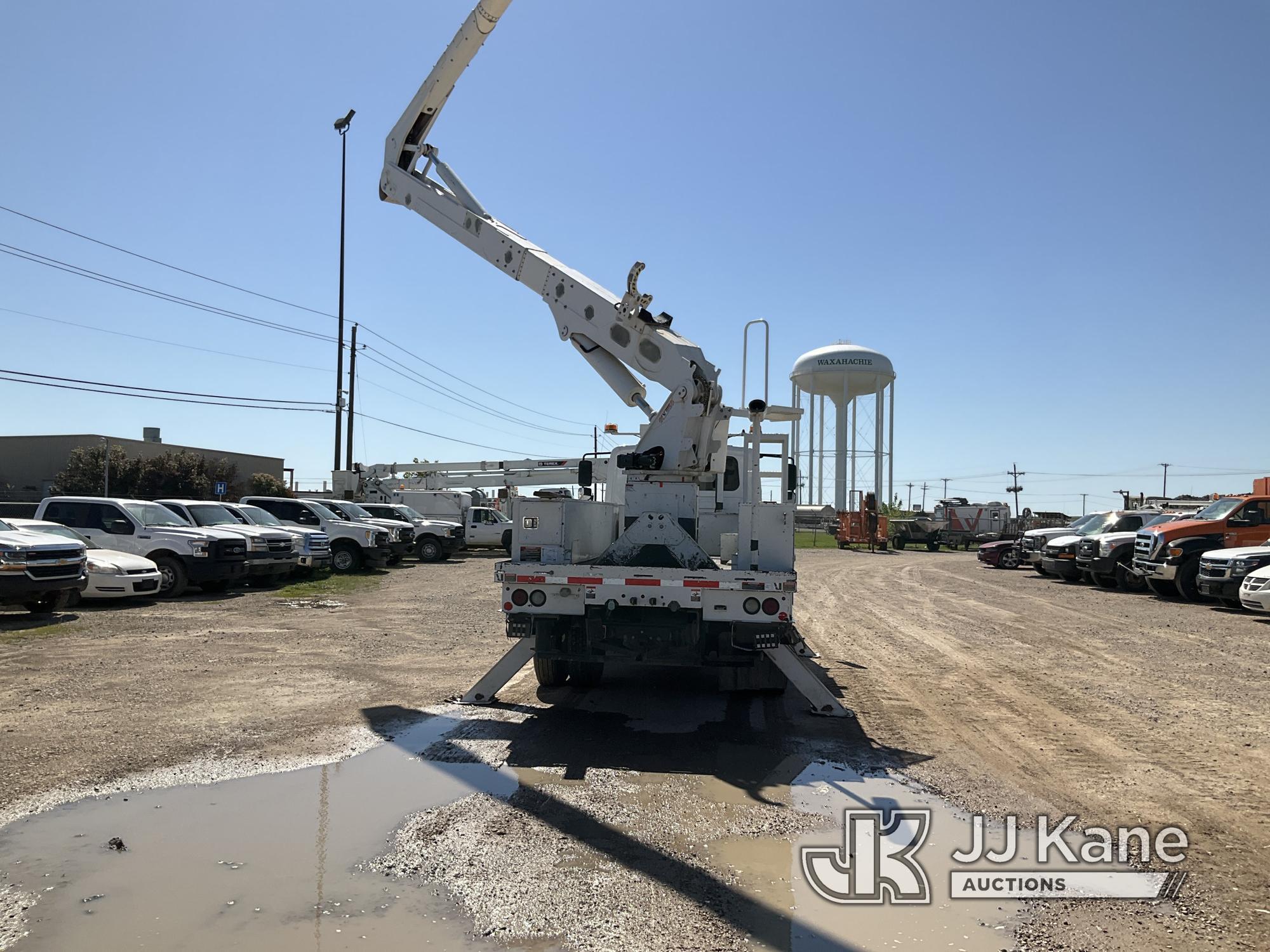 (Waxahachie, TX) Altec AA55-MH, Material Handling Bucket Truck rear mounted on 2017 International 43