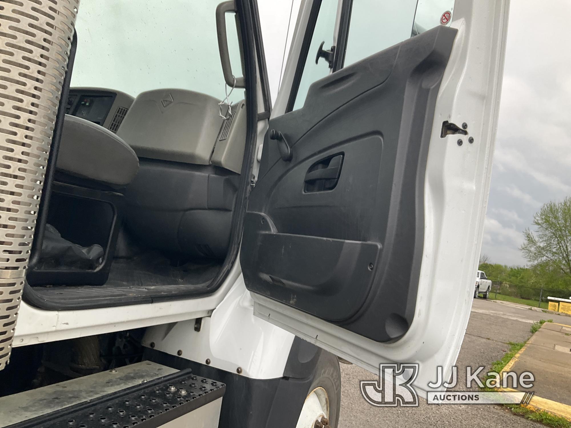 (Kansas City, MO) Altec AM55, Over-Center Material Handling Bucket rear mounted on 2017 Internationa