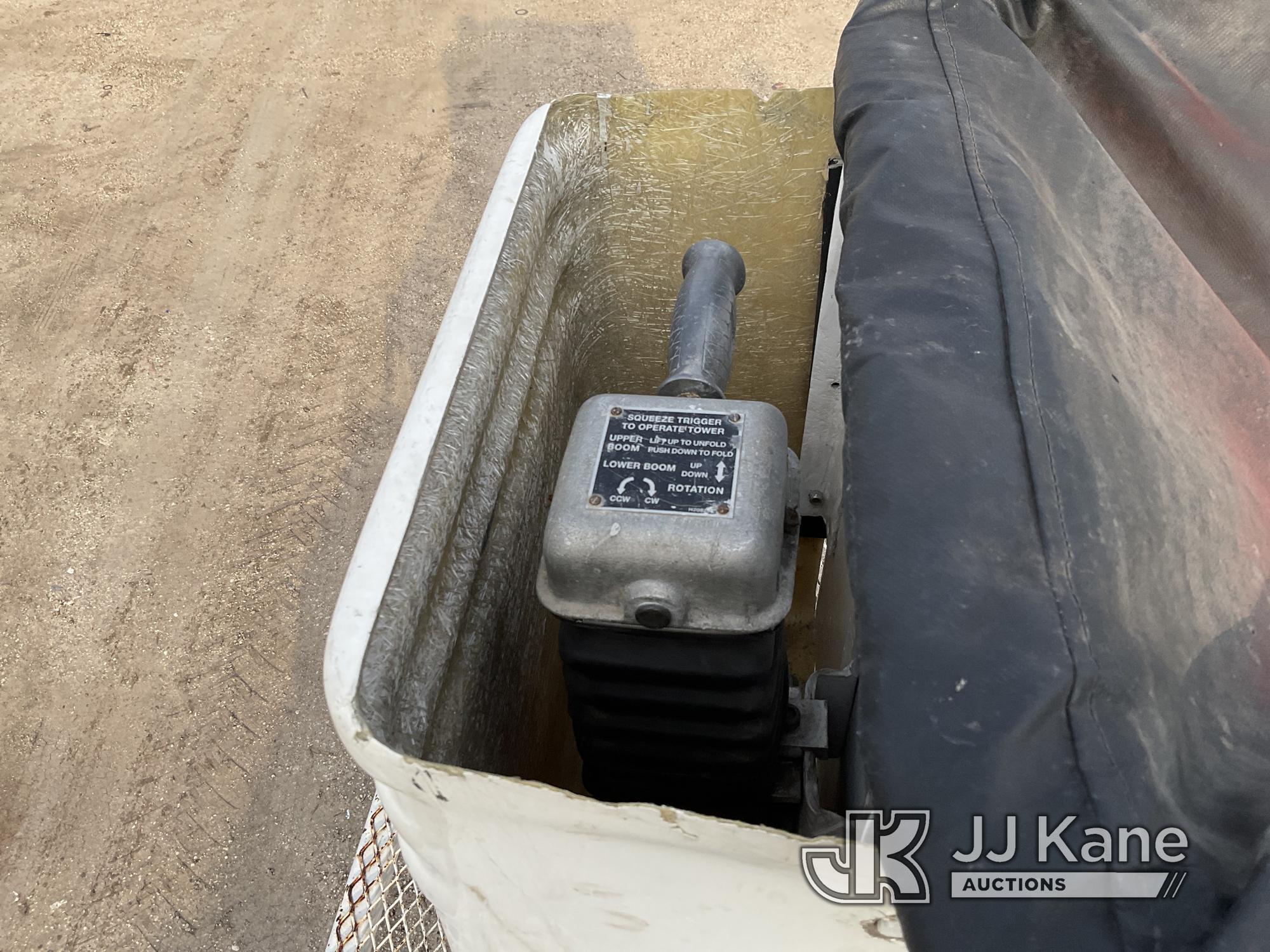 (San Antonio, TX) HiRanger 5FC-55, Bucket mounted behind cab on 2001 Ford F750 Utility Truck Runs, M
