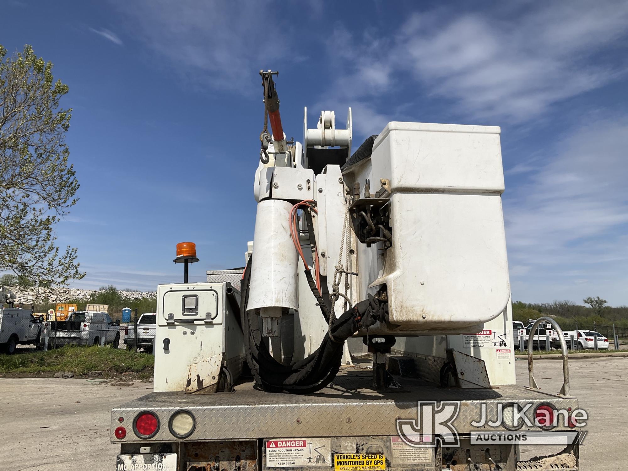 (Kansas City, MO) Versalift VST6000, Articulating & Telescopic Material Handling Bucket Truck center