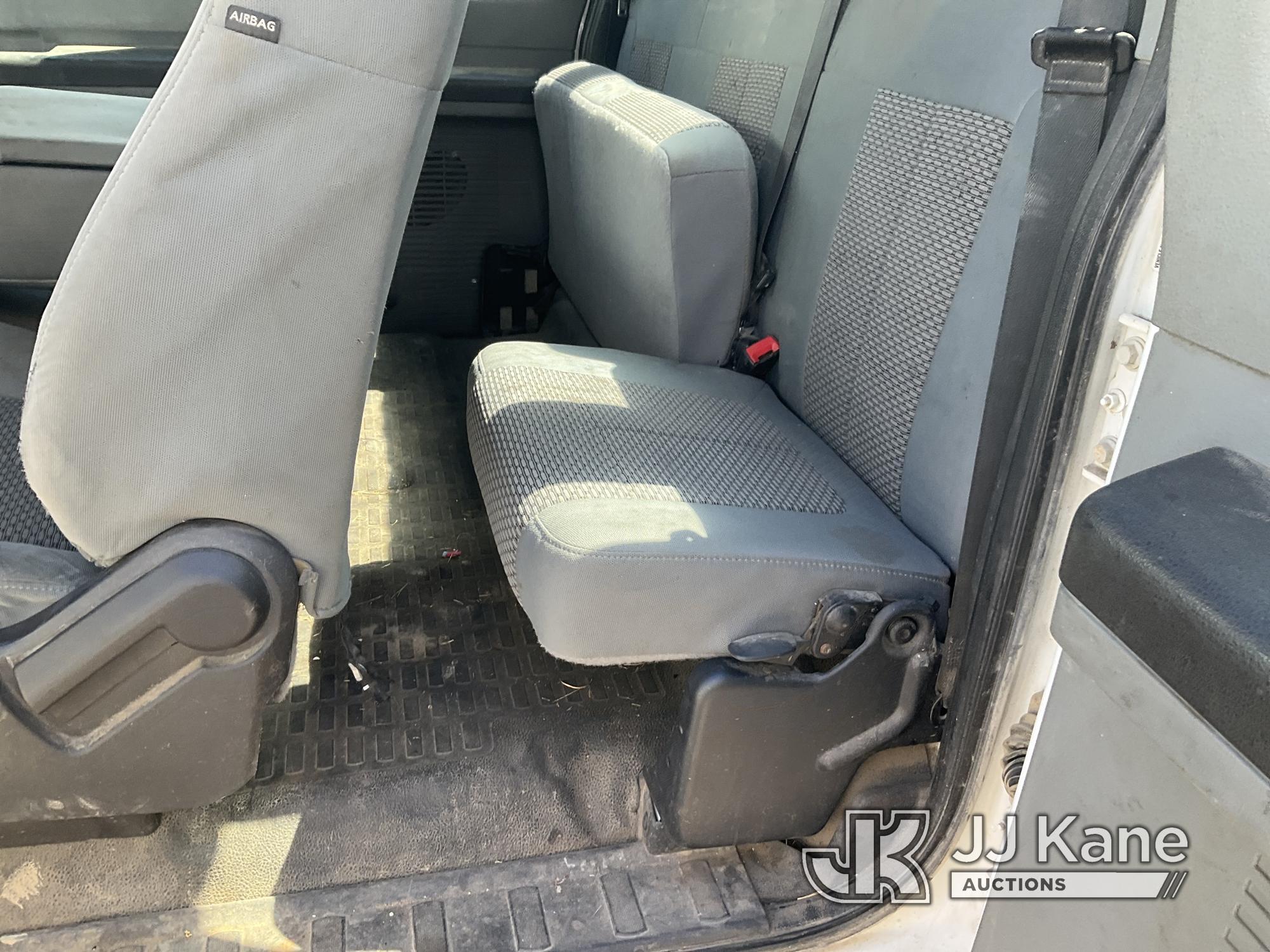 (Kansas City, MO) 2015 Ford F550 4x4 Extended-Cab Flatbed Truck Not Running, Condition Unknown, Has