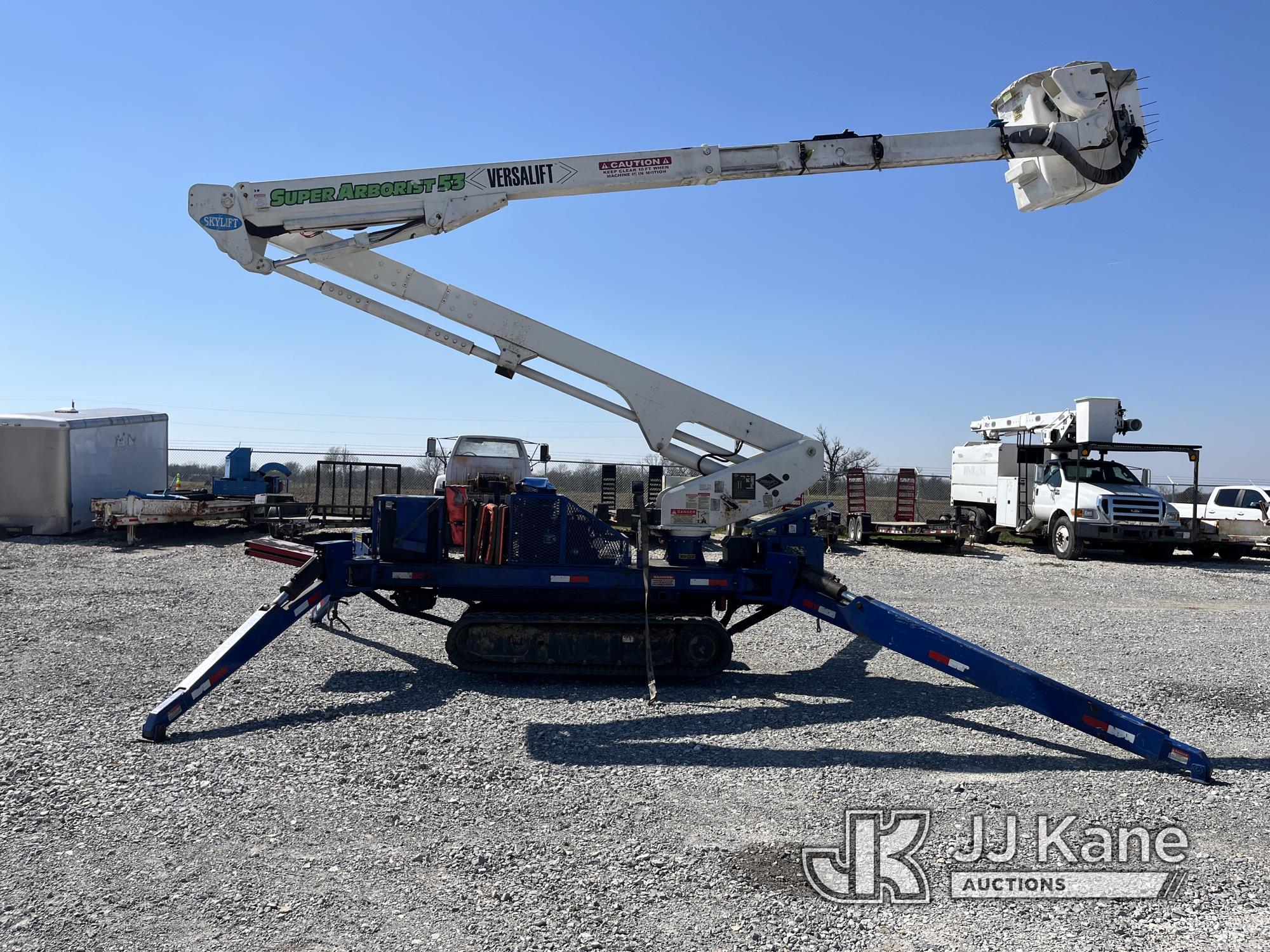 (Hawk Point, MO) Versalift VST52I, Backyard Bucket mounted on 2016 Skylift Super 53 Tracked Backyard