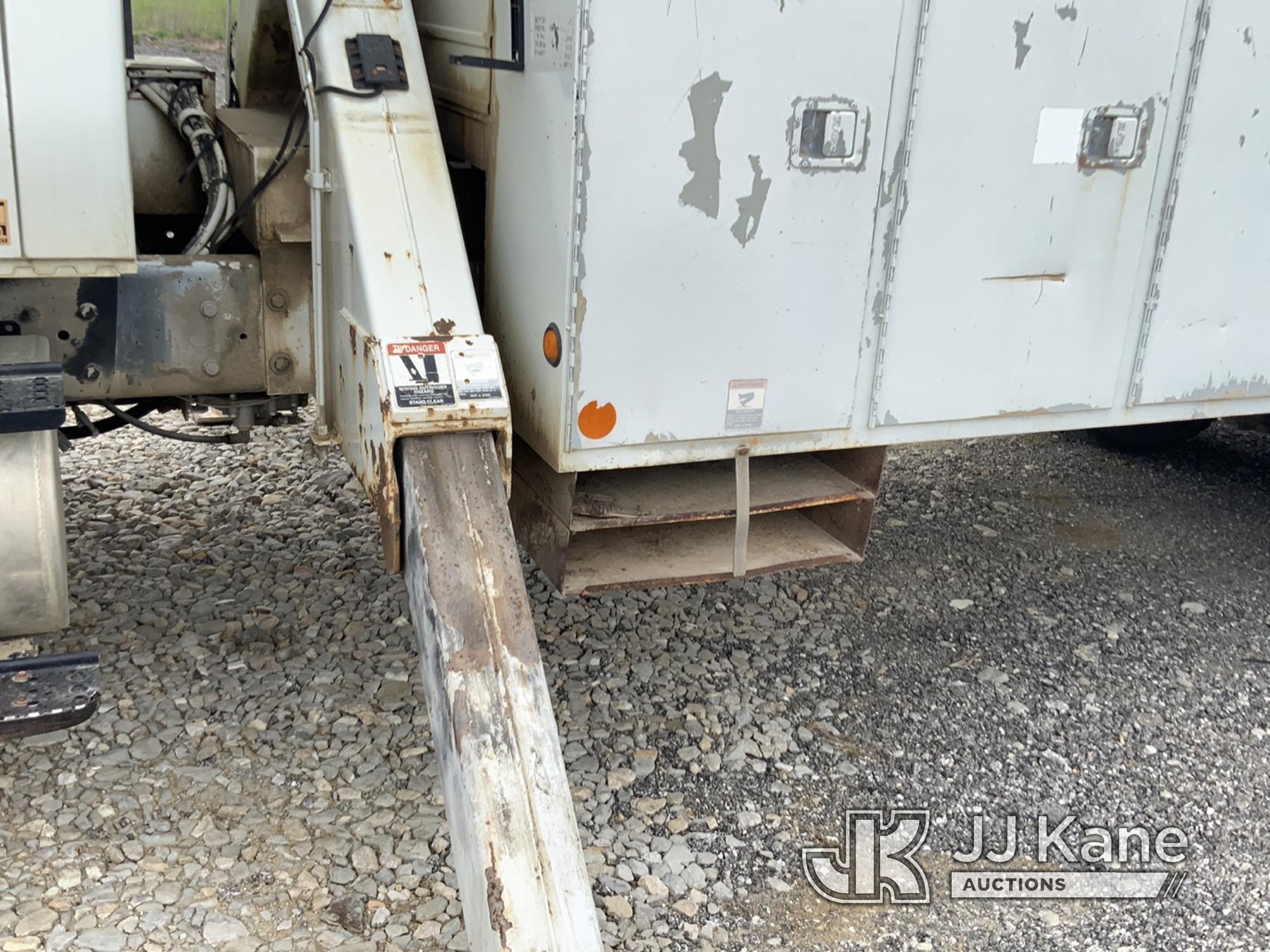 (Tipton, MO) Altec D4065A-TR, Digger Derrick rear mounted on 2008 International 7400 T/A Utility Tru