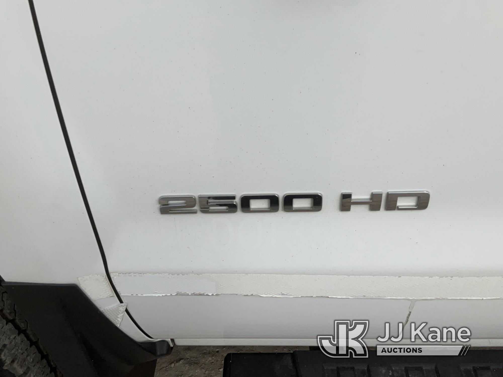 (Des Moines, IA) 2015 Chevrolet Silverado 2500HD 4x4 Extended-Cab Enclosed Service Truck Runs, Moves