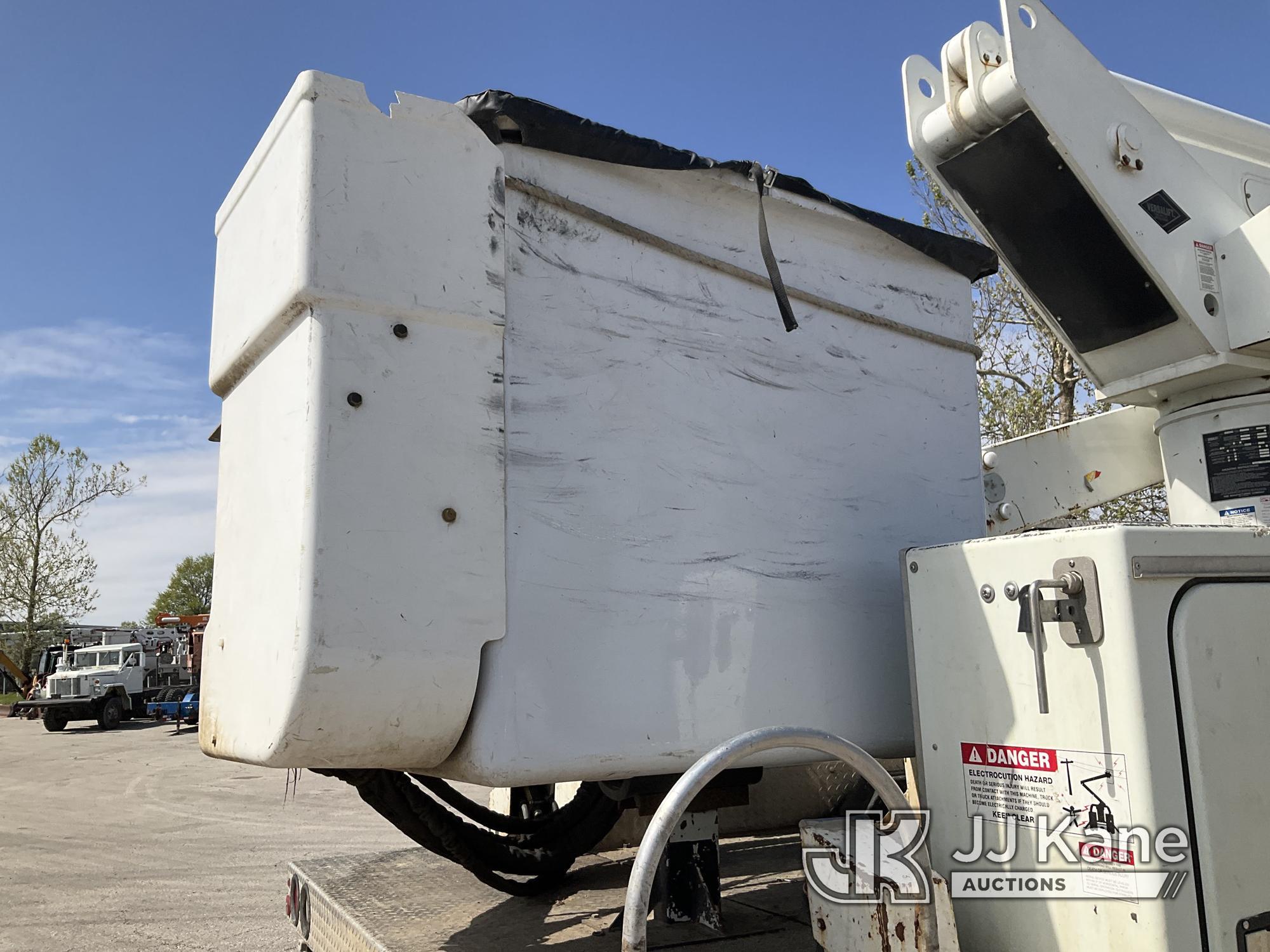 (Kansas City, MO) Versalift VST6000, Articulating & Telescopic Material Handling Bucket Truck center