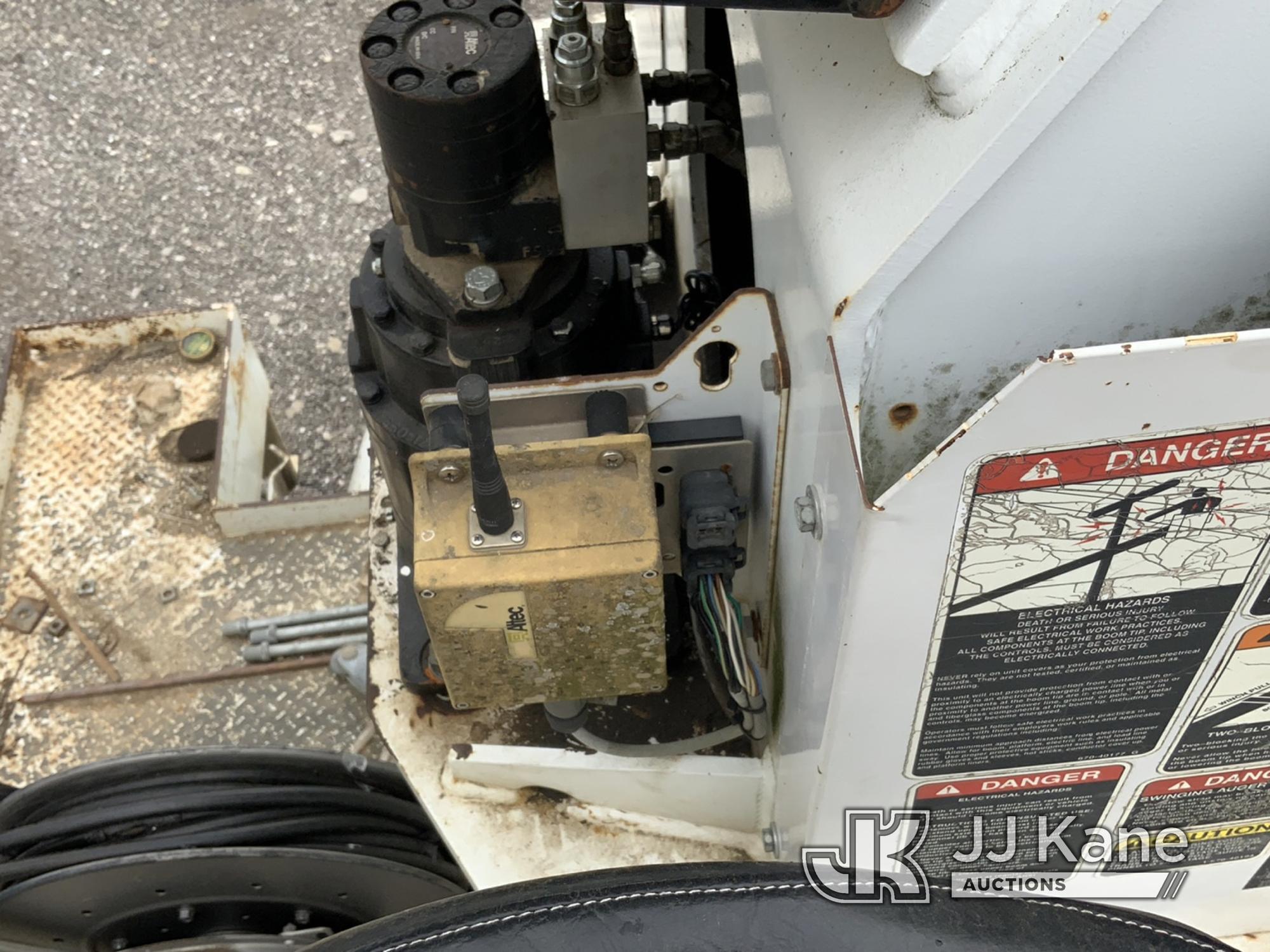 (Tipton, MO) Altec D4065A-TR, Digger Derrick rear mounted on 2008 International 7400 T/A Utility Tru