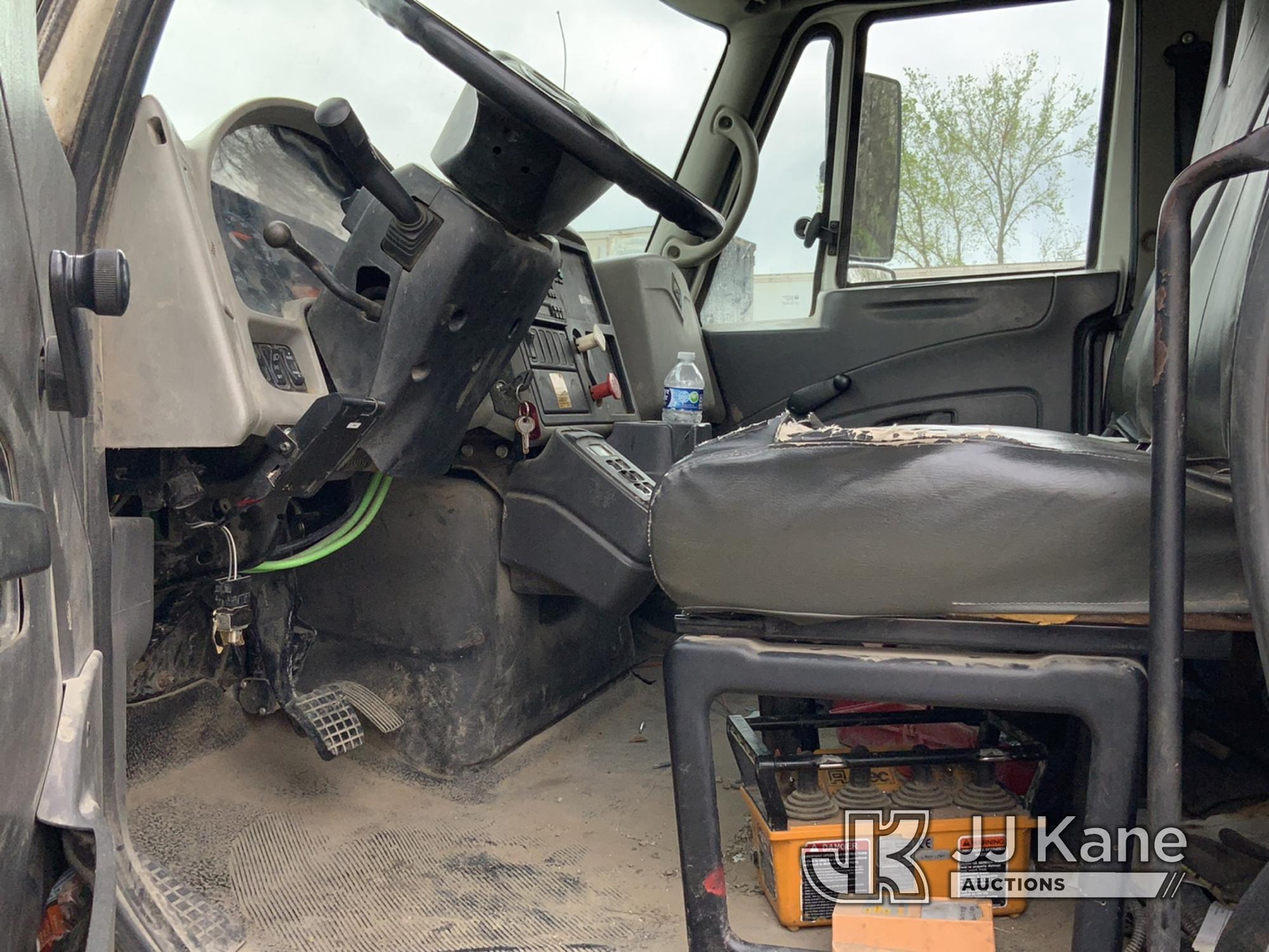 (Tipton, MO) Altec D4065A-TR, Digger Derrick rear mounted on 2008 International 7400 T/A Utility Tru