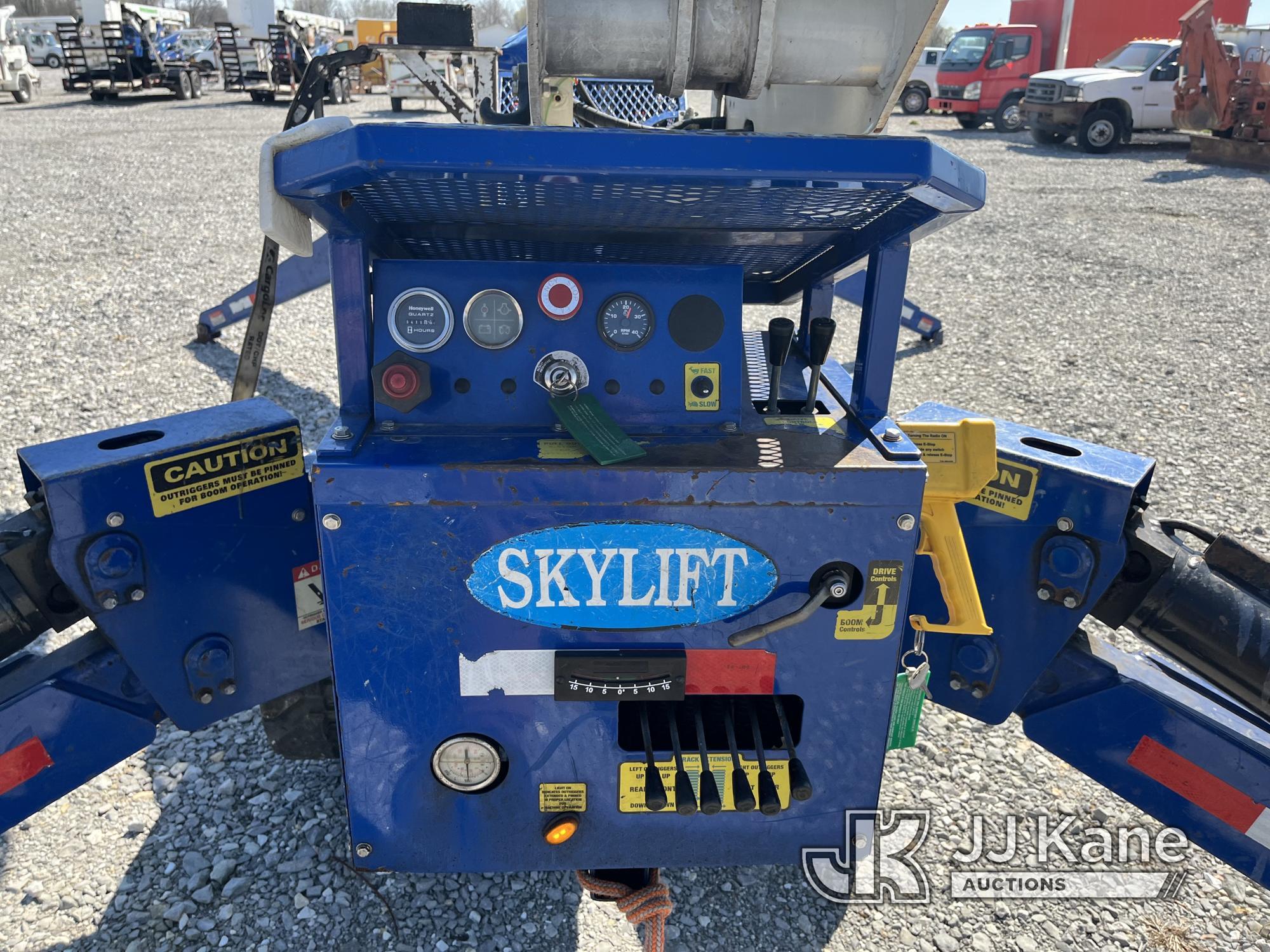 (Hawk Point, MO) Versalift VST52I, Backyard Bucket mounted on 2016 Skylift Super 53 Tracked Backyard