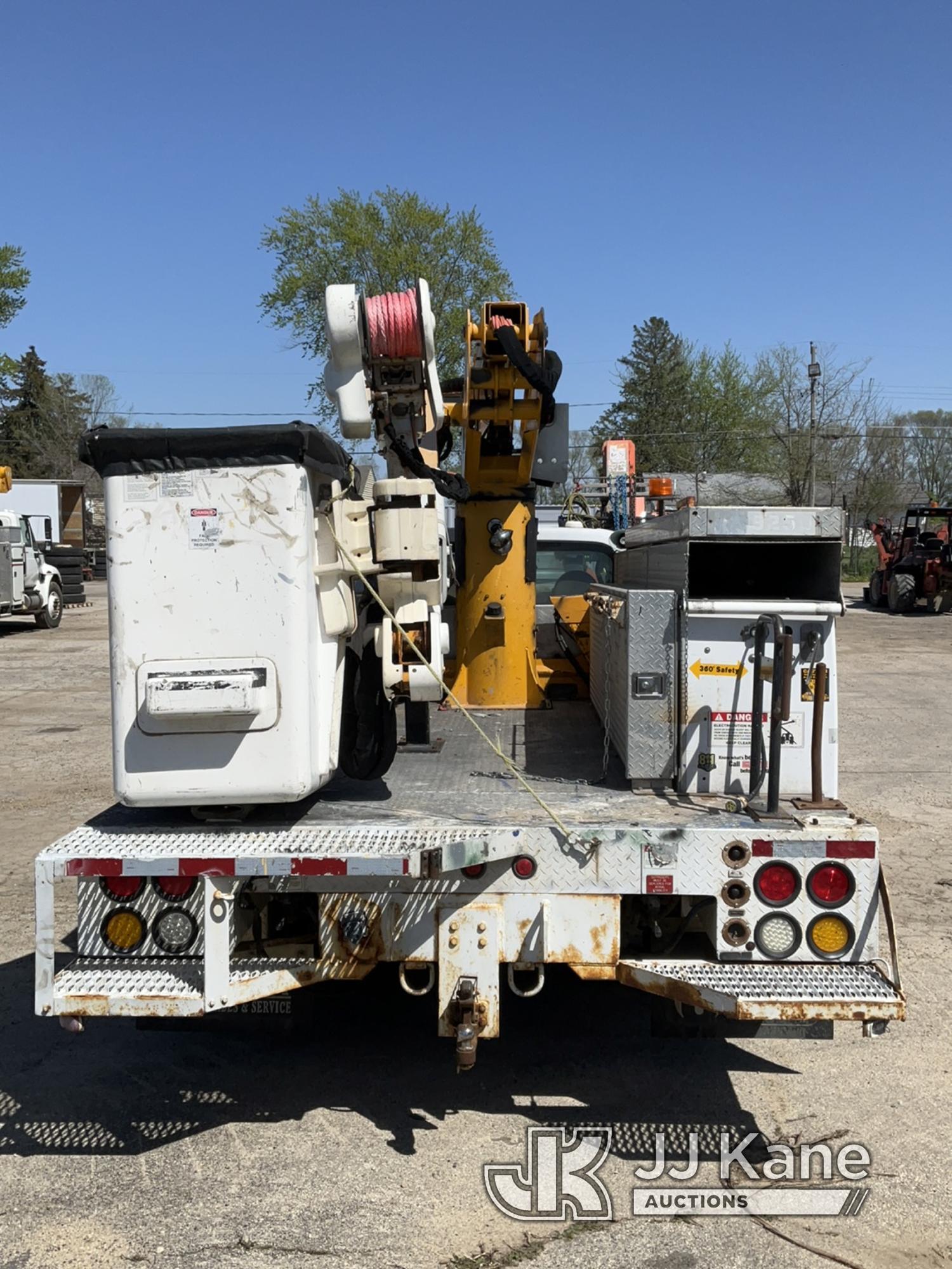 (South Beloit, IL) Versalift VST-40I, Articulating & Telescopic Bucket Truck mounted behind cab on 2