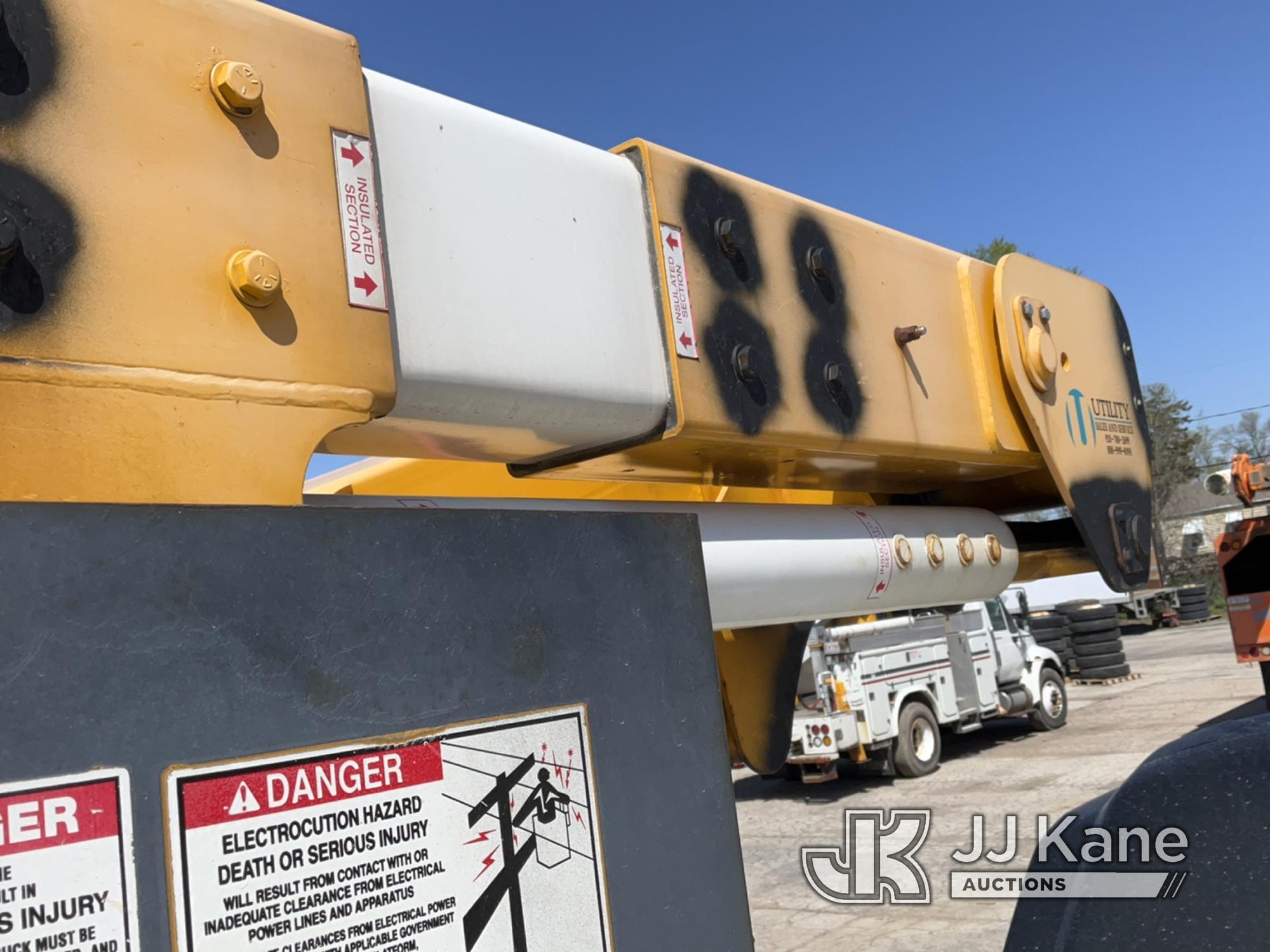 (South Beloit, IL) Versalift VST-40I, Articulating & Telescopic Bucket Truck mounted behind cab on 2