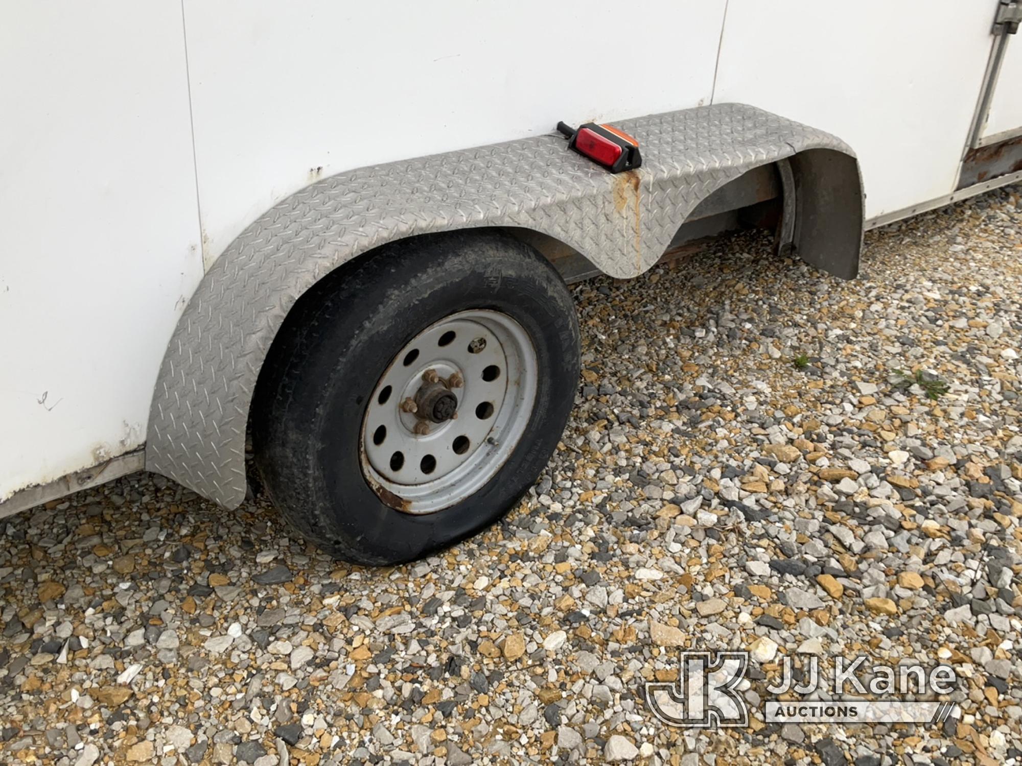 (Hawk Point, MO) 2016 Forest River Enclosed Trailer Missing Axle, Paint & Body Damage) (Seller State
