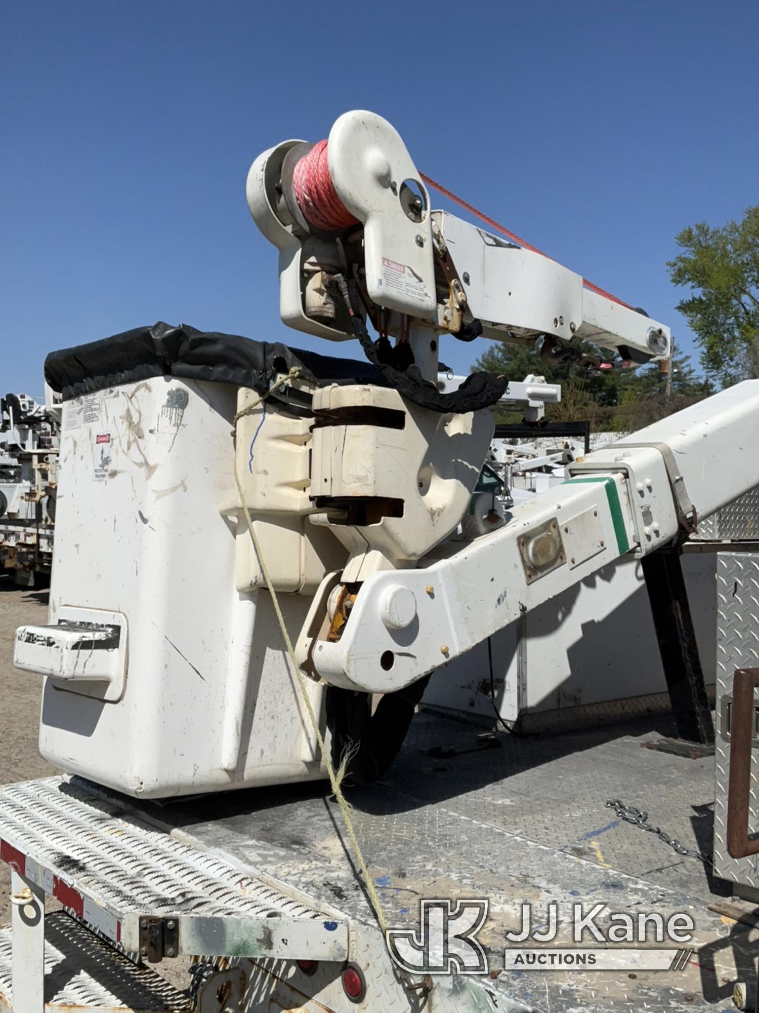 (South Beloit, IL) Versalift VST-40I, Articulating & Telescopic Bucket Truck mounted behind cab on 2