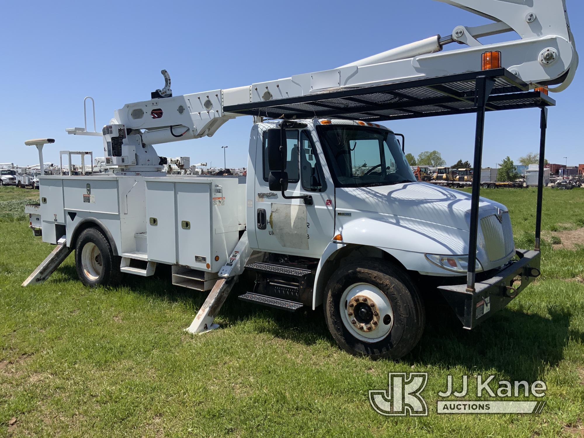 (Yukon, OK) Altec AA55E, Material Handling Bucket Truck rear mounted on 2013 International 4300 Dura