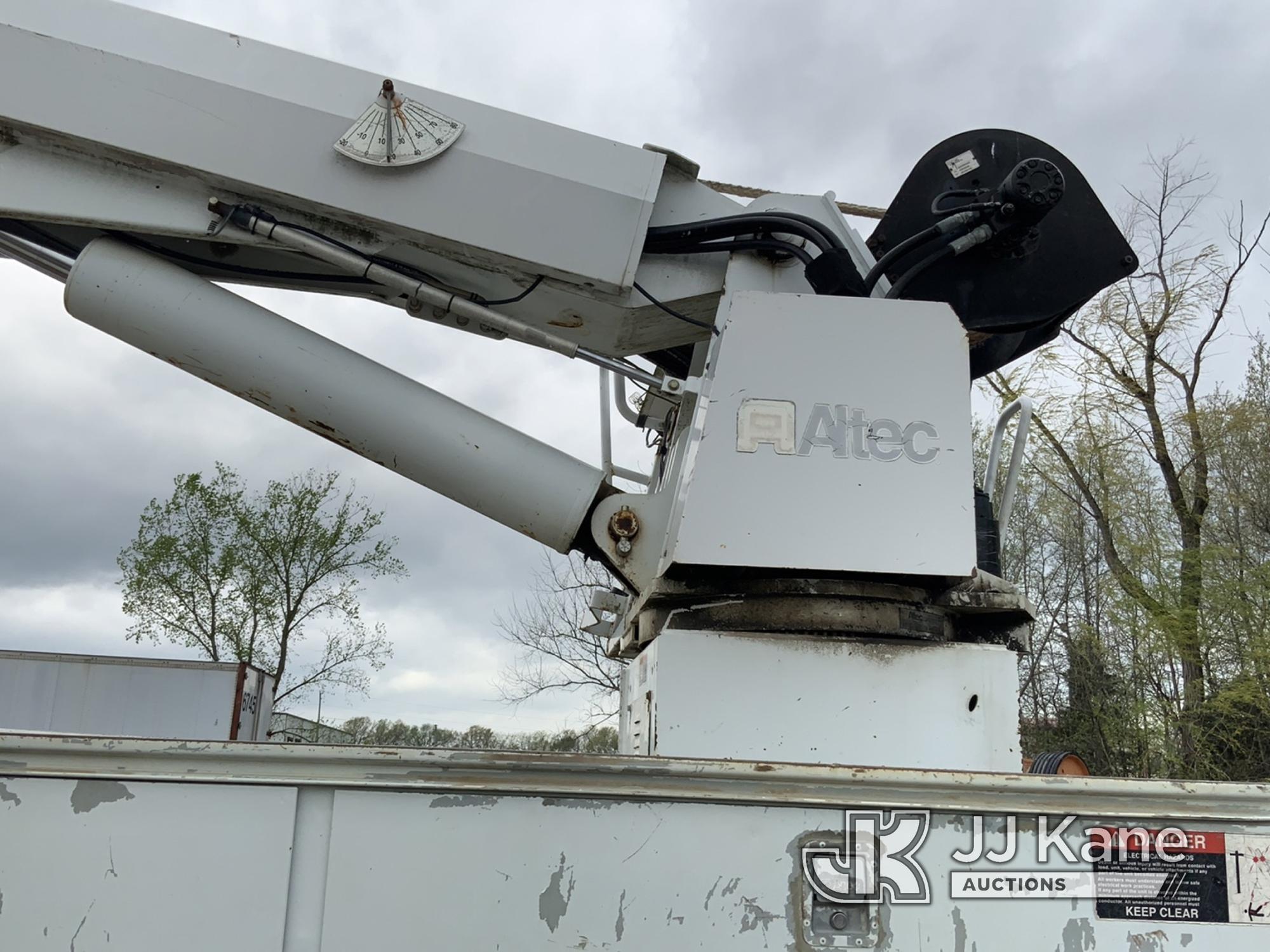 (Tipton, MO) Altec D4065A-TR, Digger Derrick rear mounted on 2008 International 7400 T/A Utility Tru