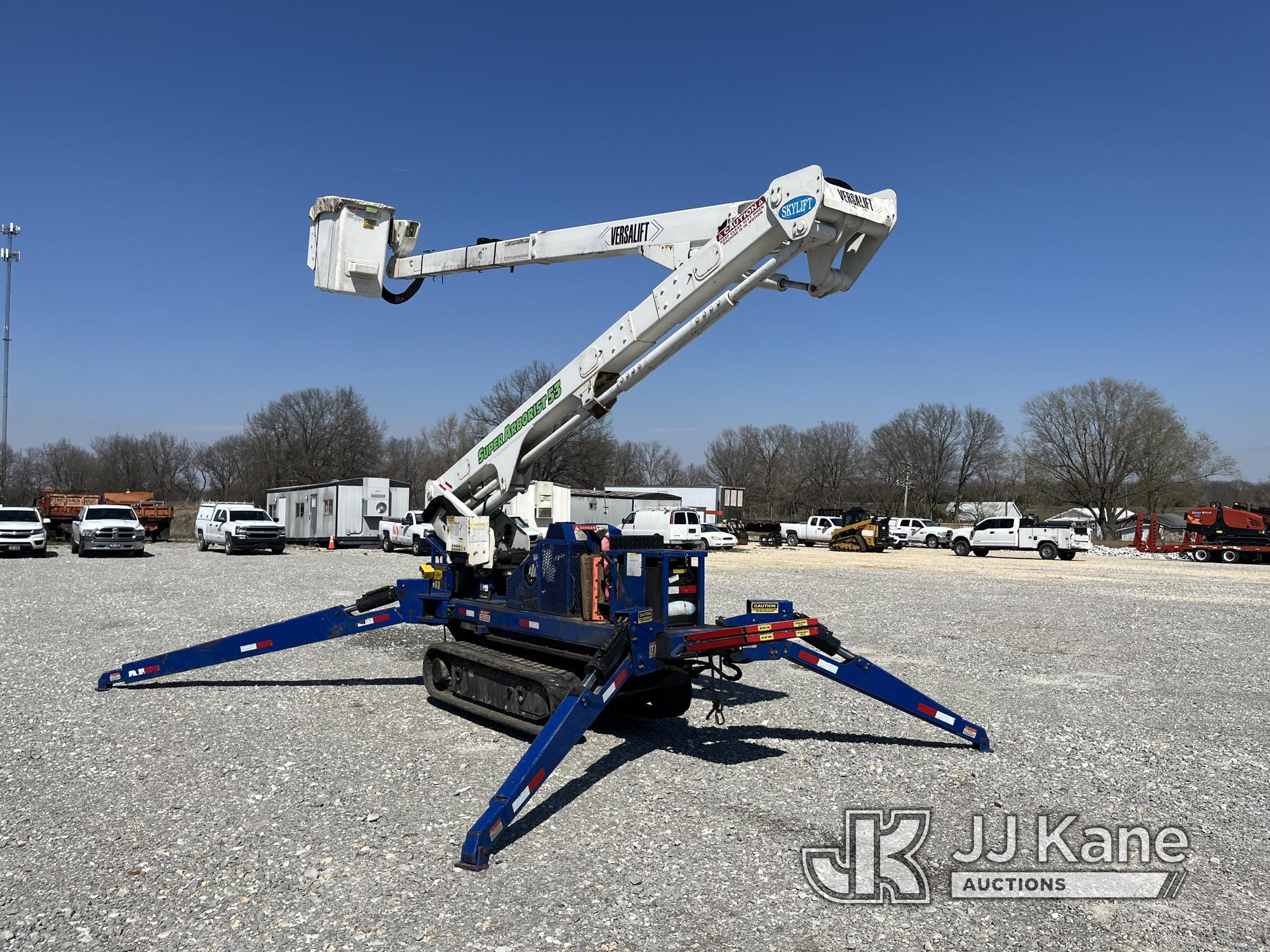 (Hawk Point, MO) Versalift VST52I, Backyard Bucket mounted on 2016 Skylift Super 53 Tracked Backyard