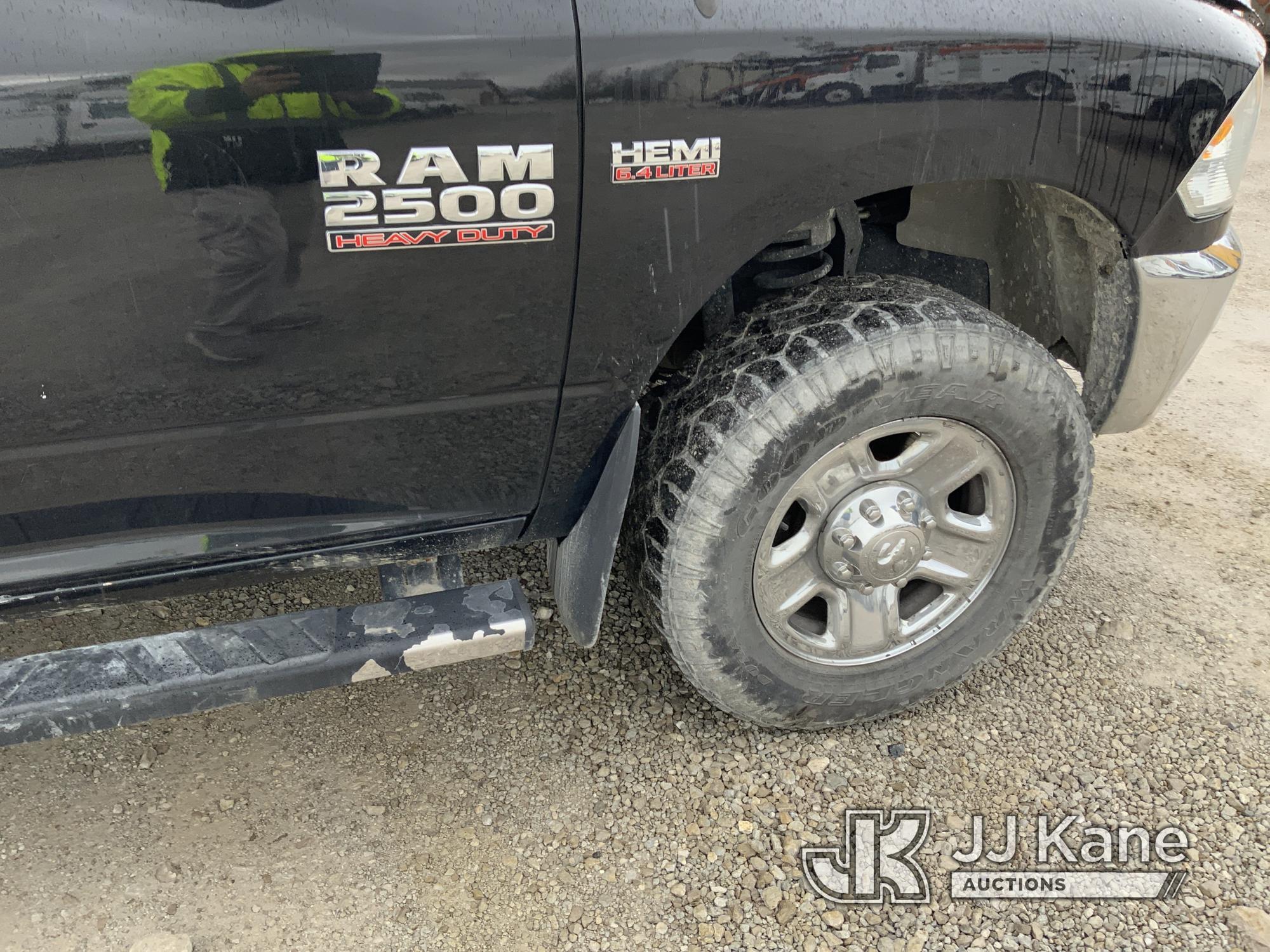 (Fort Wayne, IN) 2017 RAM 2500 4x4 Crew-Cab Pickup Truck Runs & Moves) (Engine Noise, Body Damage