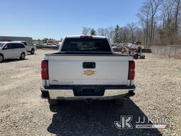 (Shrewsbury, MA) 2015 Chevrolet Silverado 1500 4x4 Crew-Cab Pickup Truck Runs & Moves) (Rust Damage
