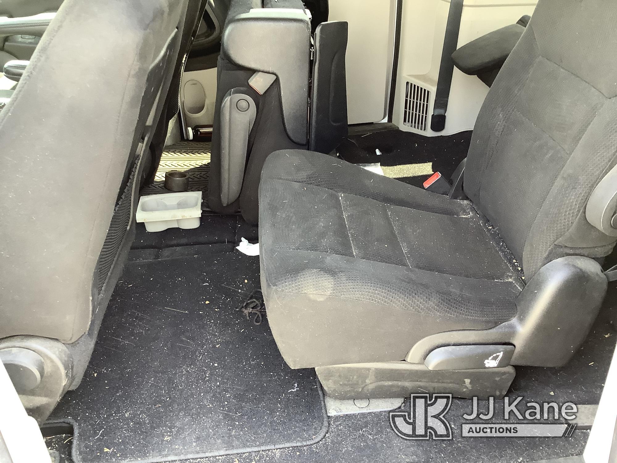 (Chester Springs, PA) 2015 Dodge Grand Caravan Mini Passenger Van Runs & Moves, Engine Noise, Check