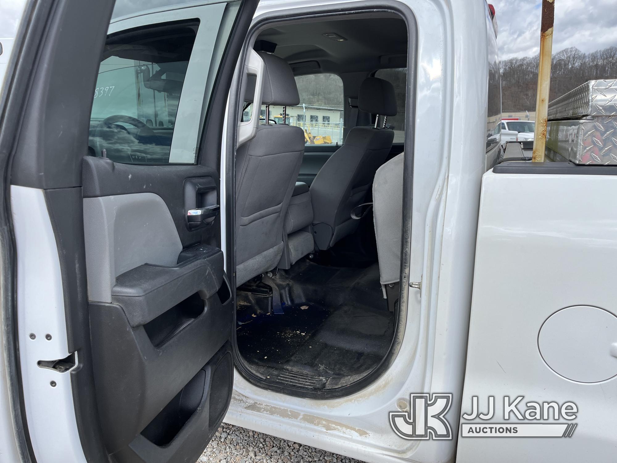 (Smock, PA) 2016 GMC Sierra 1500 4x4 Extended-Cab Pickup Truck Title Delay) (Runs & Moves, Check Eng