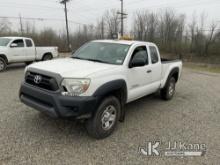 (Fort Wayne, IN) 2015 Toyota Tacoma 4x4 Extended-Cab Pickup Truck Runs & Moves) (Engine Light On