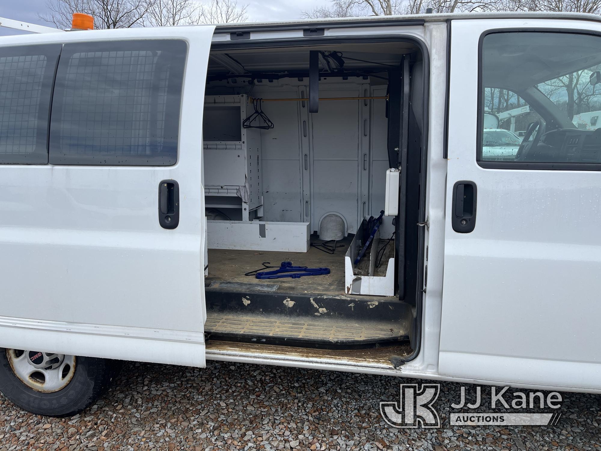 (Smock, PA) 2014 GMC Savana G2500 Cargo Van Title Delay) (Runs & Moves, Cracked Windshield, TPS Ligh