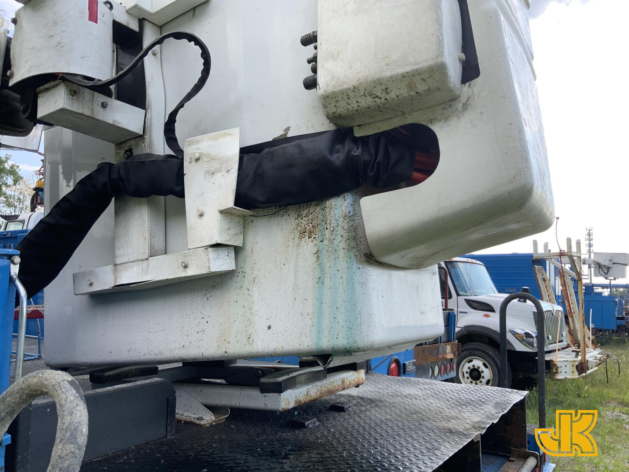 (Charlotte, MI) HiRanger TL55, Articulating & Telescopic Bucket Truck center mounted on 2014 Interna