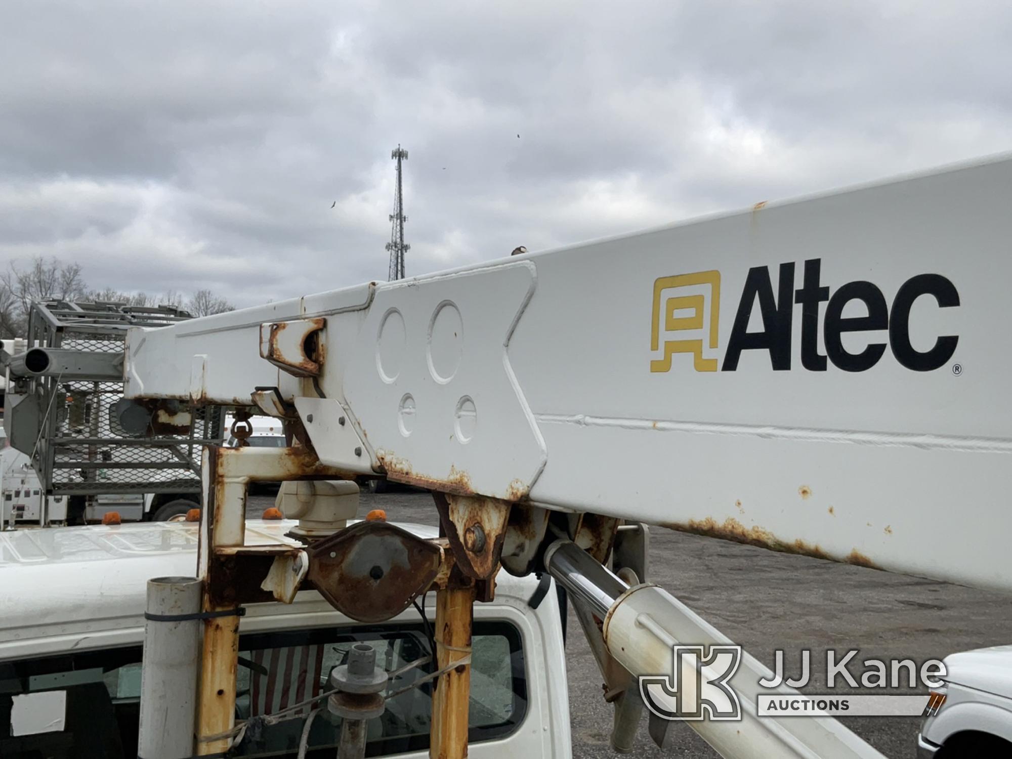 (Ashland, OH) Altec T40P, Non-Insulated Cable Placing Bucket Truck center mounted on 2016 Freightlin