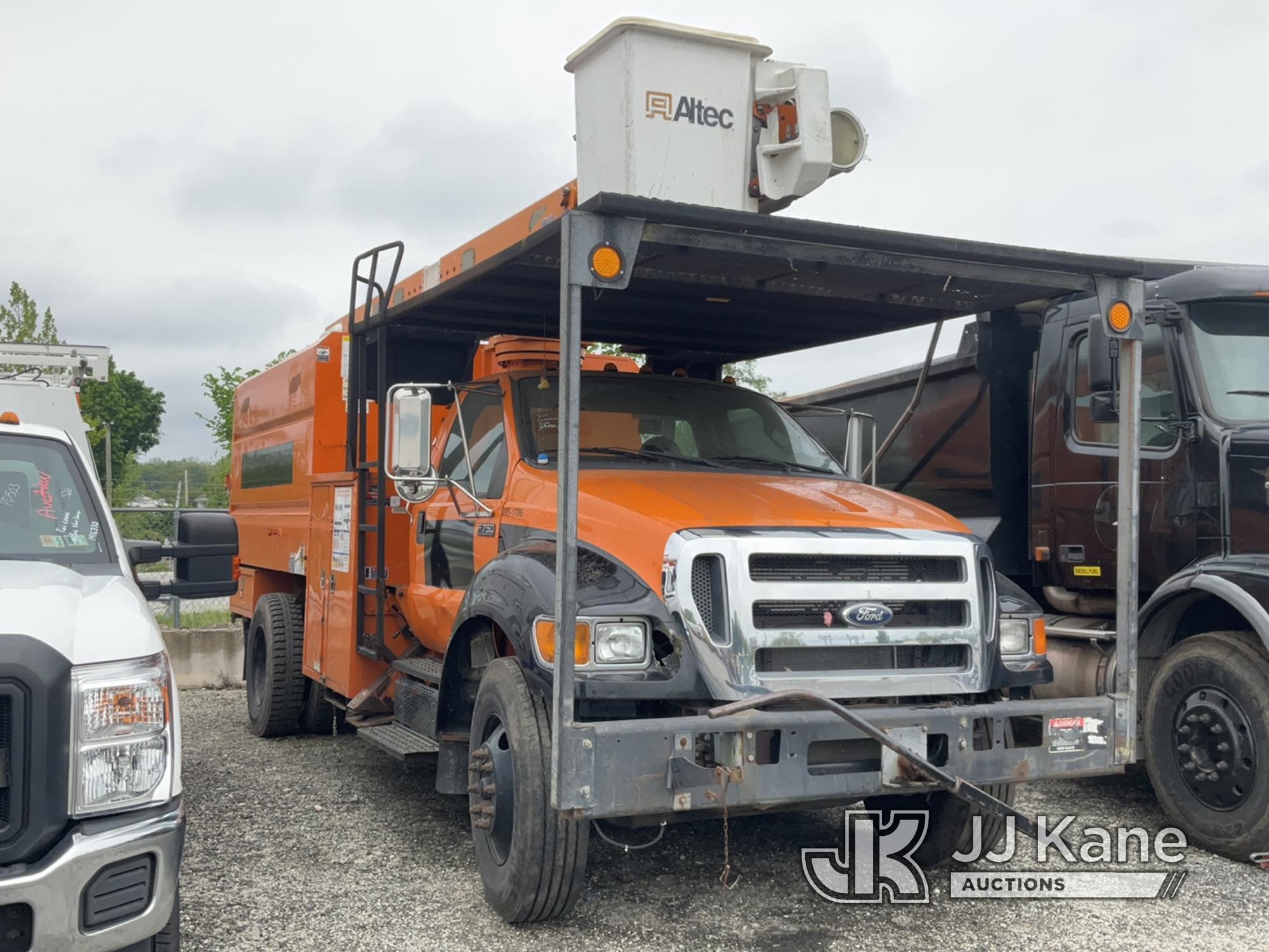 (Plymouth Meeting, PA) Altec LRV55, Over-Center Bucket Truck mounted behind cab on 2011 Ford F750 Ch