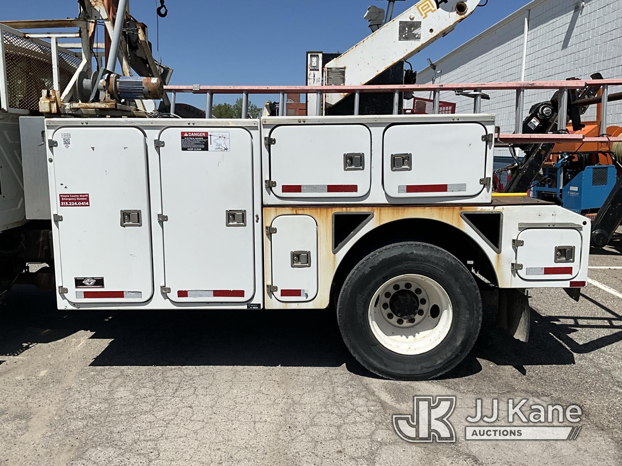 (Detroit, MI) Atlec AT40-C, Telescopic Non-Insulated Cable Placing Bucket Truck center mounted on 20